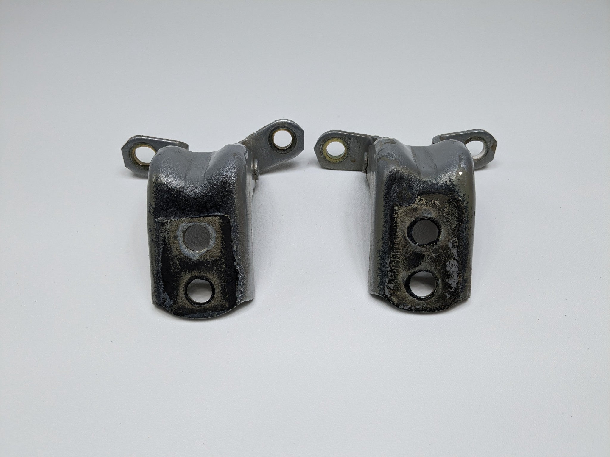 2005 - 2007 OEM NISSAN ARMADA REAR LEFT SIDE DOOR HINGE UPPER AND LOWER SET