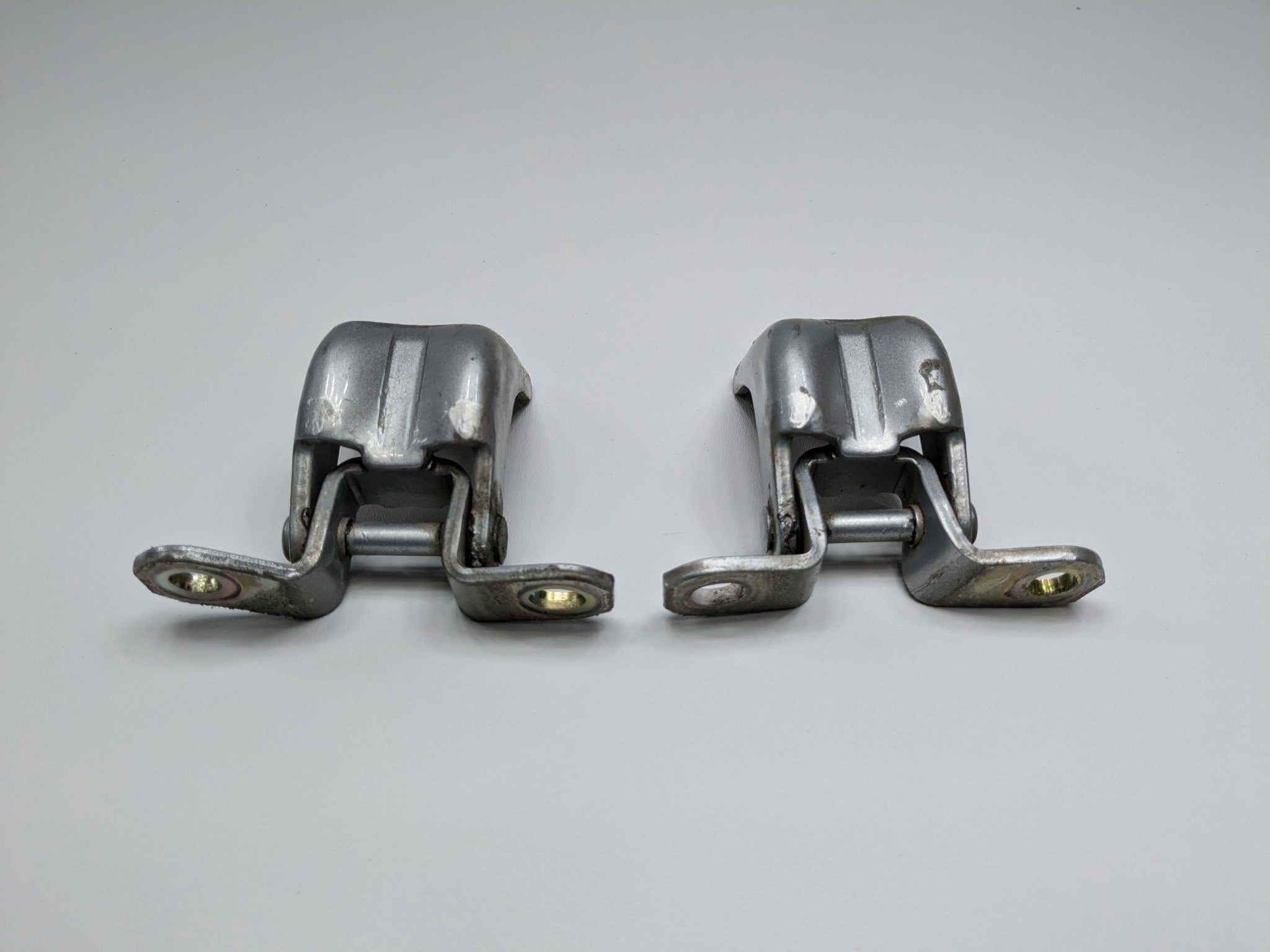 2005 - 2007 OEM NISSAN ARMADA REAR LEFT SIDE DOOR HINGE UPPER AND LOWER SET