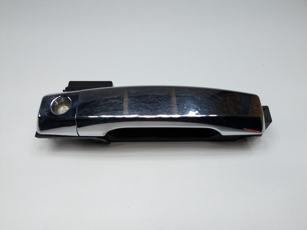 05 - 07 OEM NISSAN ARMADA FRONT LEFT DRIVER SIDE EXTERIOR DOOR HANDLE LIGHT GRAY