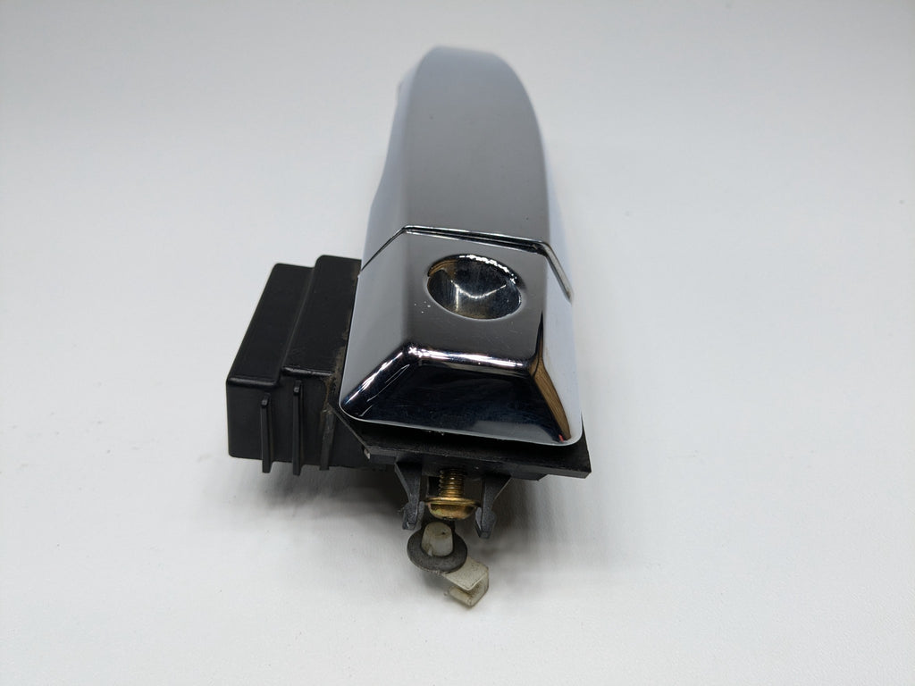 05 - 07 OEM NISSAN ARMADA FRONT LEFT DRIVER SIDE EXTERIOR DOOR HANDLE LIGHT GRAY