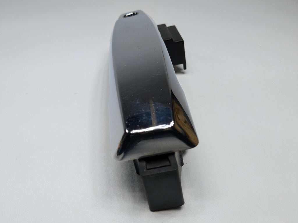 05 - 07 OEM NISSAN ARMADA FRONT LEFT DRIVER SIDE EXTERIOR DOOR HANDLE LIGHT GRAY