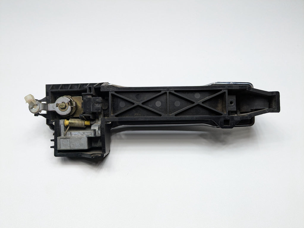 05 - 07 OEM NISSAN ARMADA FRONT LEFT DRIVER SIDE EXTERIOR DOOR HANDLE LIGHT GRAY