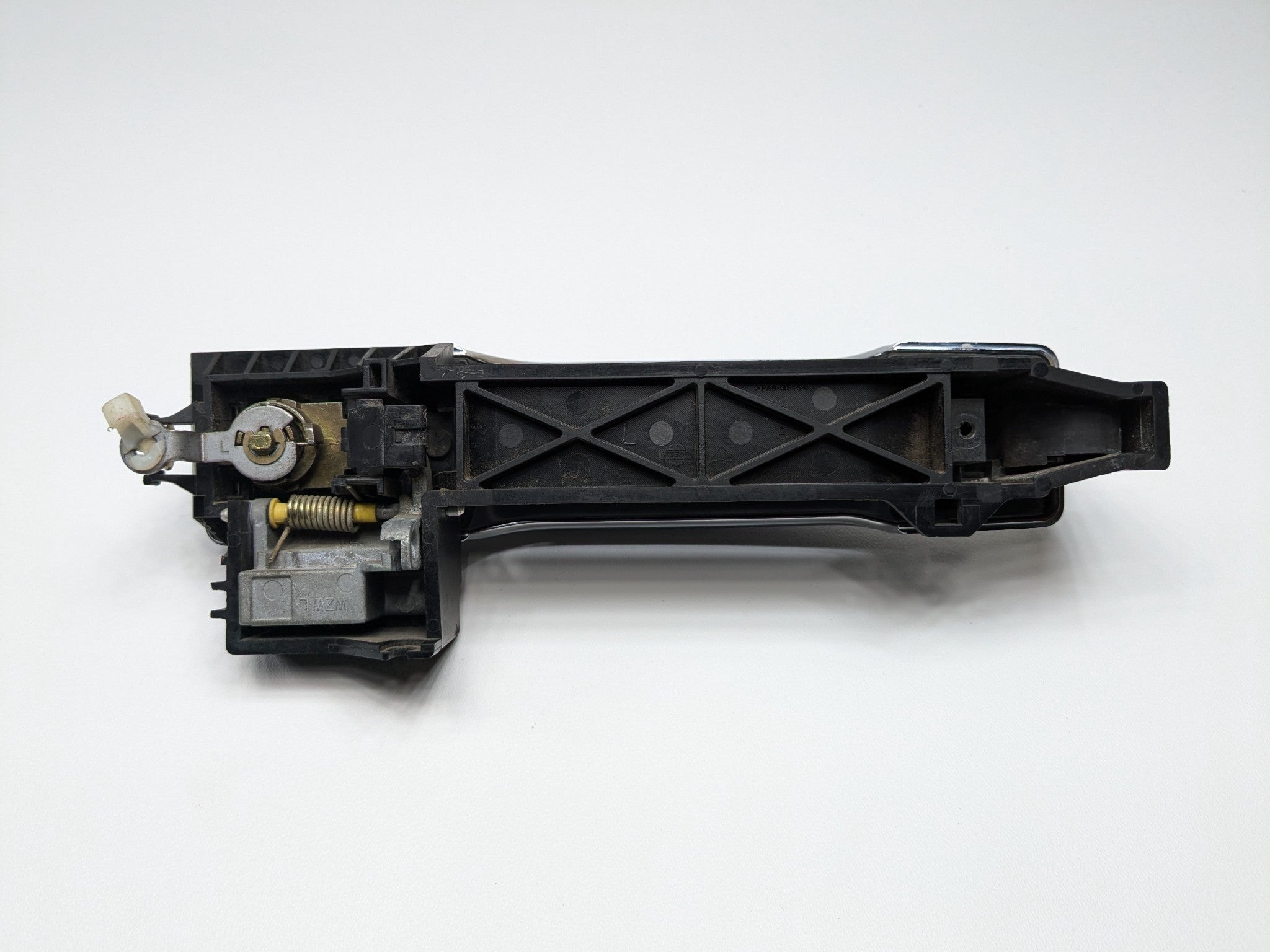 05 - 07 OEM NISSAN ARMADA FRONT LEFT DRIVER SIDE EXTERIOR DOOR HANDLE LIGHT GRAY