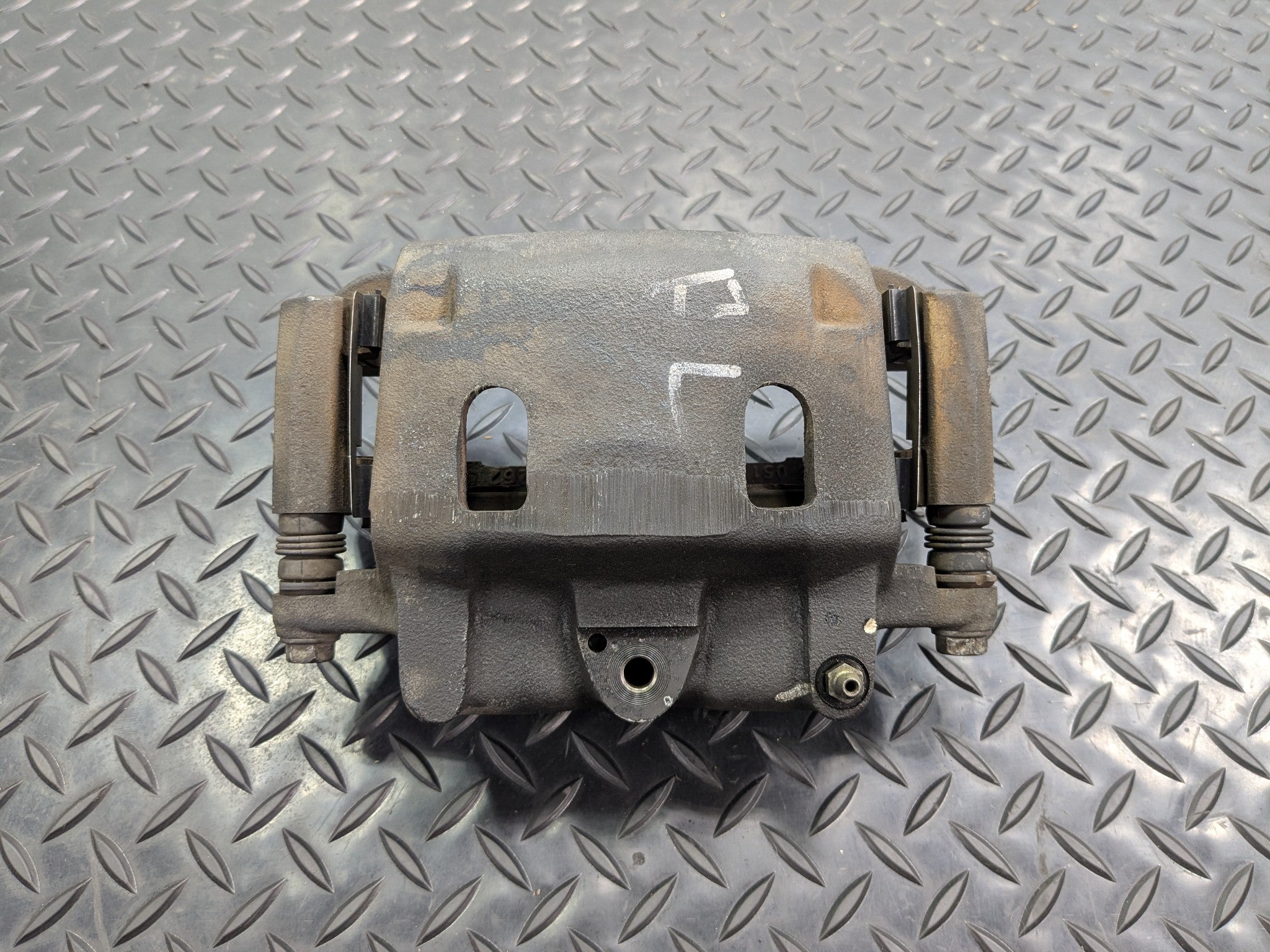 2005 - 2007 OEM NISSAN ARMADA FRONT LEFT DRIVER SIDE DISC BRAKE CALIPER