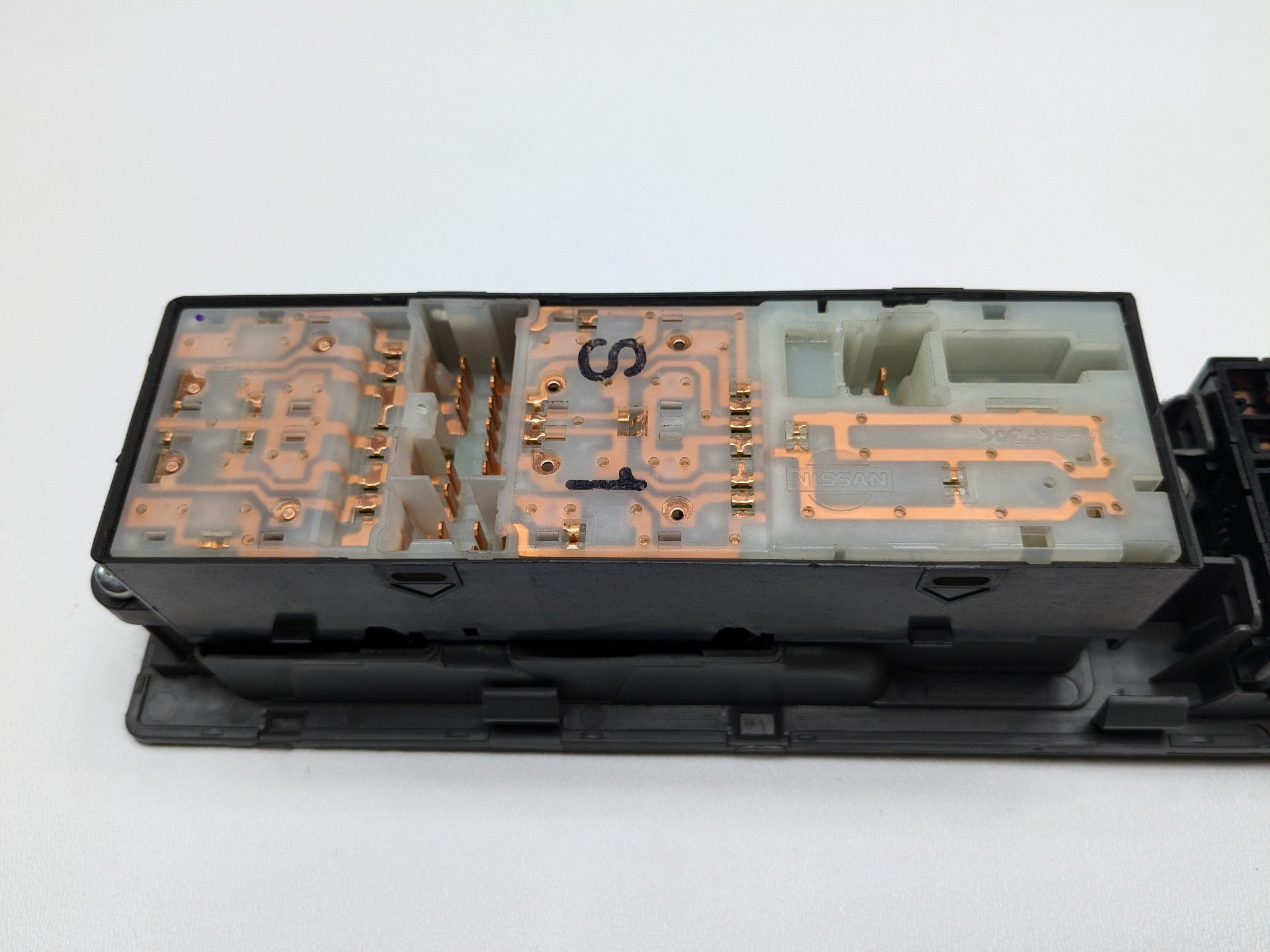 2005 - 2007 OEM NISSAN ARMADA FRONT LEFT SIDE MASTER POWER LOCK DOOR SWITCH