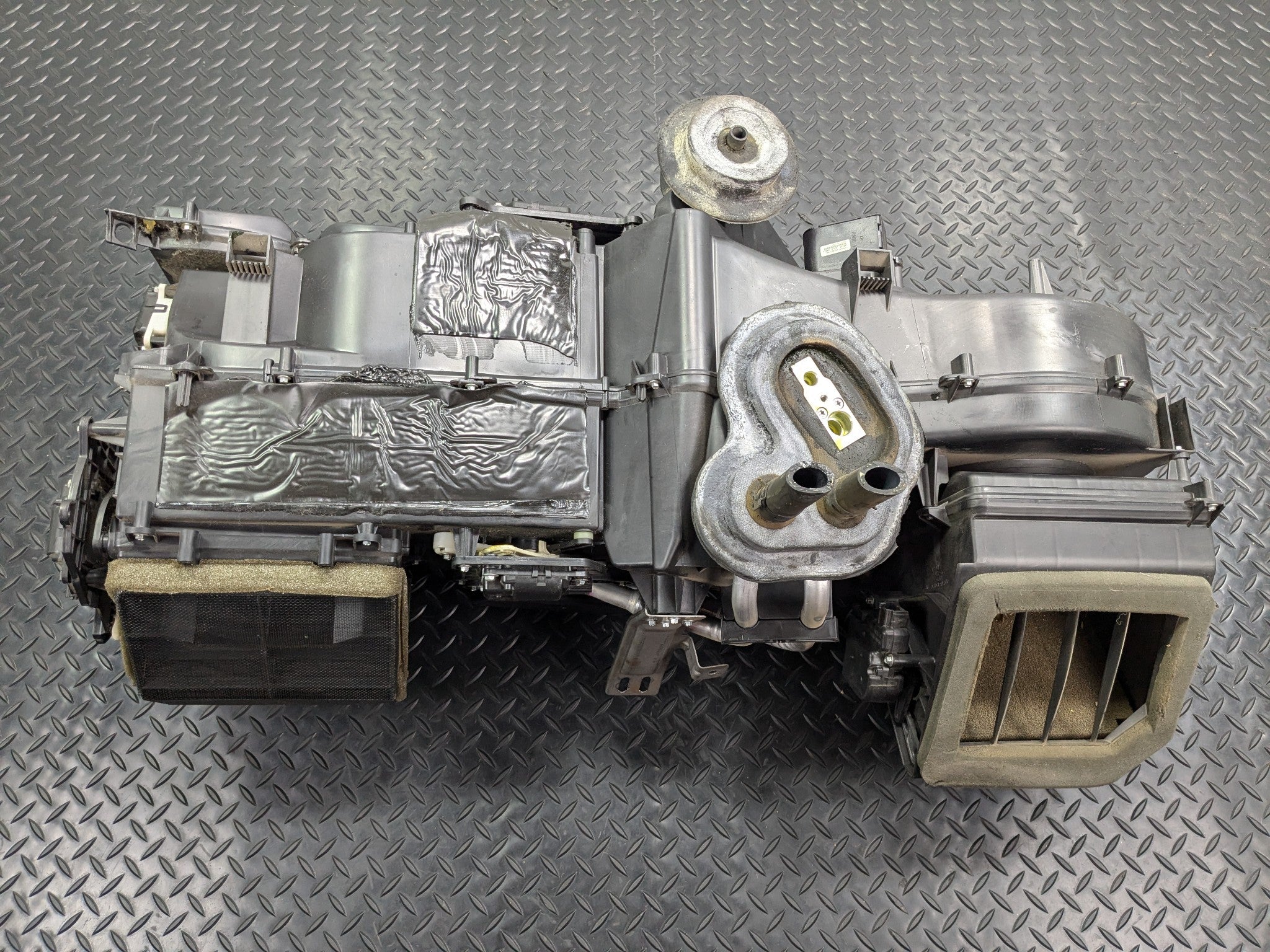 2005 - 2007 OEM NISSAN ARMADA AC EVAPORATOR HEATER CORE BOX ASSEMBLY