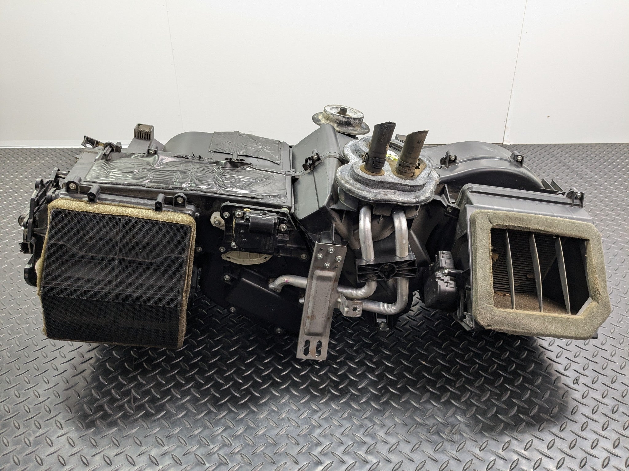 2005 - 2007 OEM NISSAN ARMADA AC EVAPORATOR HEATER CORE BOX ASSEMBLY
