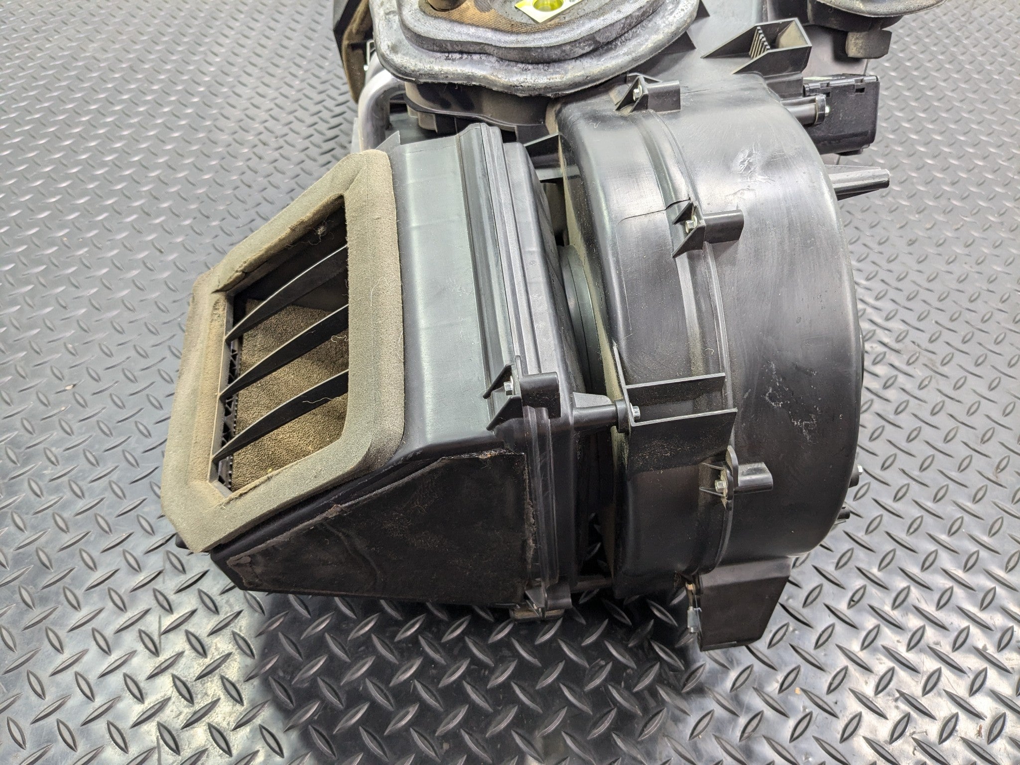 2005 - 2007 OEM NISSAN ARMADA AC EVAPORATOR HEATER CORE BOX ASSEMBLY