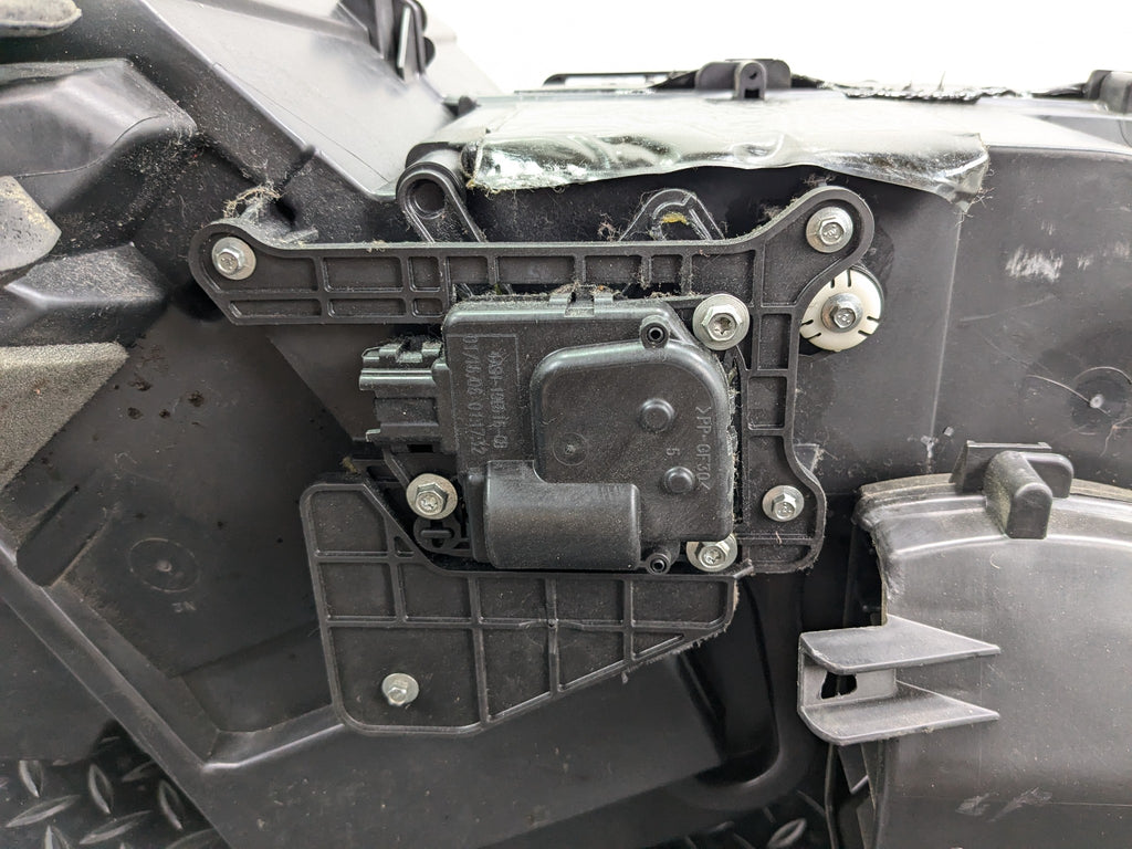 2005 - 2007 OEM NISSAN ARMADA AC EVAPORATOR HEATER CORE BOX ASSEMBLY