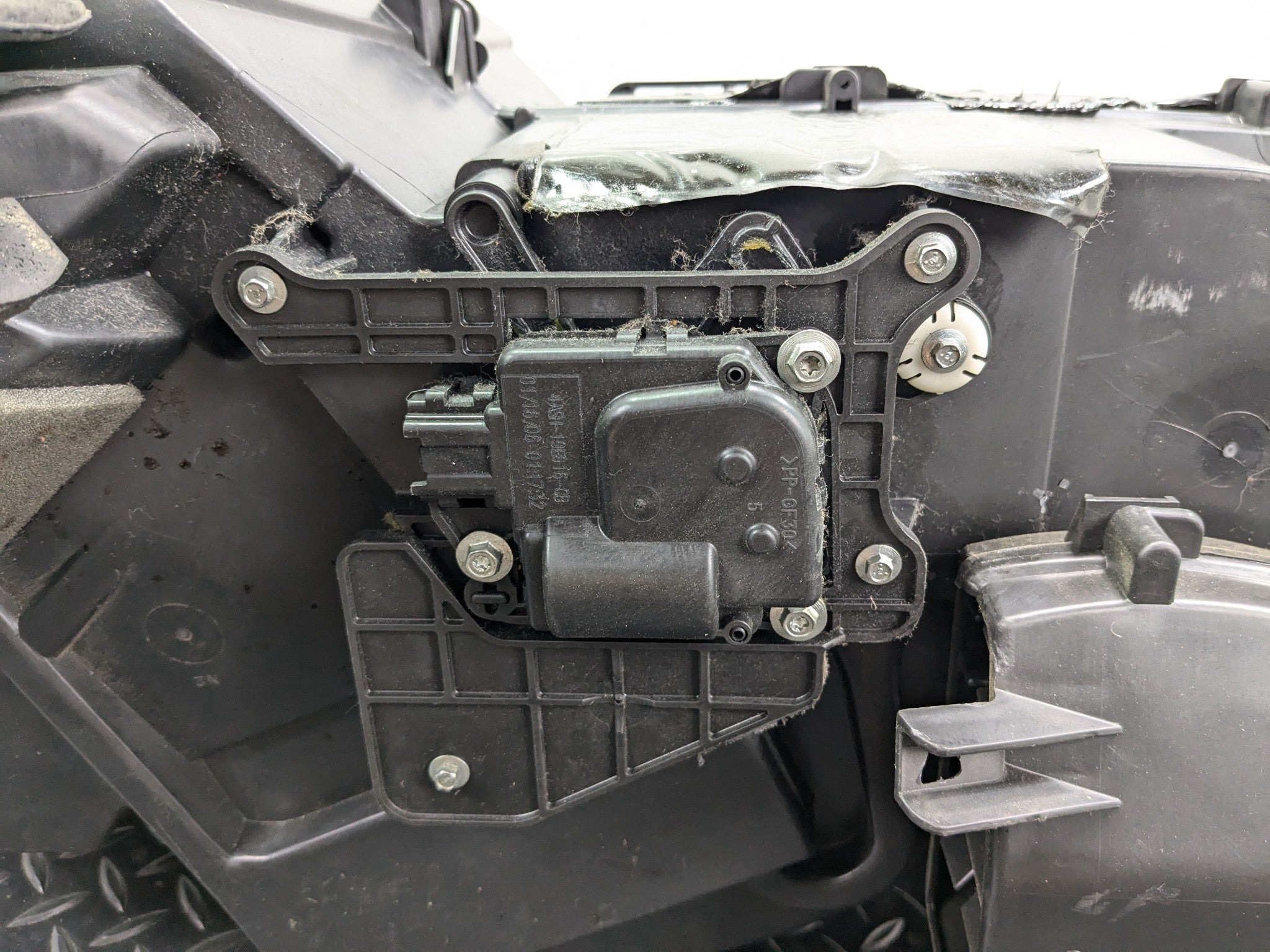 2005 - 2007 OEM NISSAN ARMADA AC EVAPORATOR HEATER CORE BOX ASSEMBLY