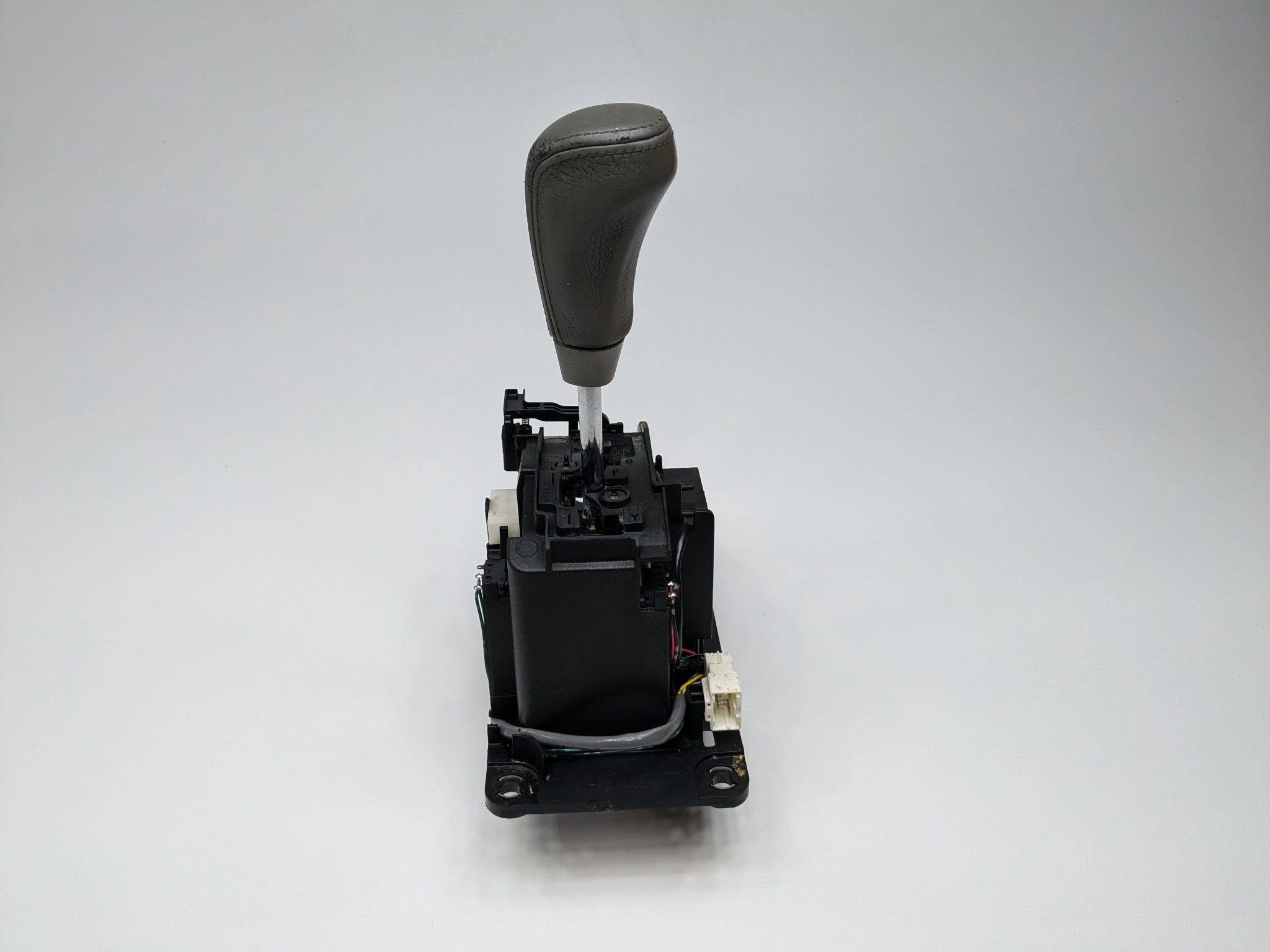 2005 - 2007 OEM NISSAN ARMADA AUTOMATIC FLOOR GEAR SHIFTER ASSEMBLY