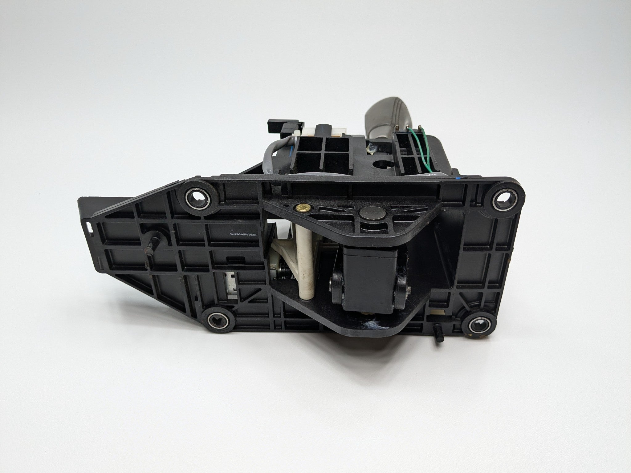 2005 - 2007 OEM NISSAN ARMADA AUTOMATIC FLOOR GEAR SHIFTER ASSEMBLY