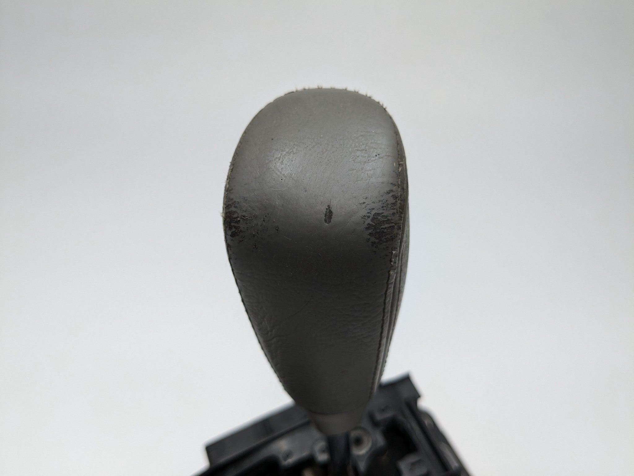 2005 - 2007 OEM NISSAN ARMADA AUTOMATIC FLOOR GEAR SHIFTER ASSEMBLY