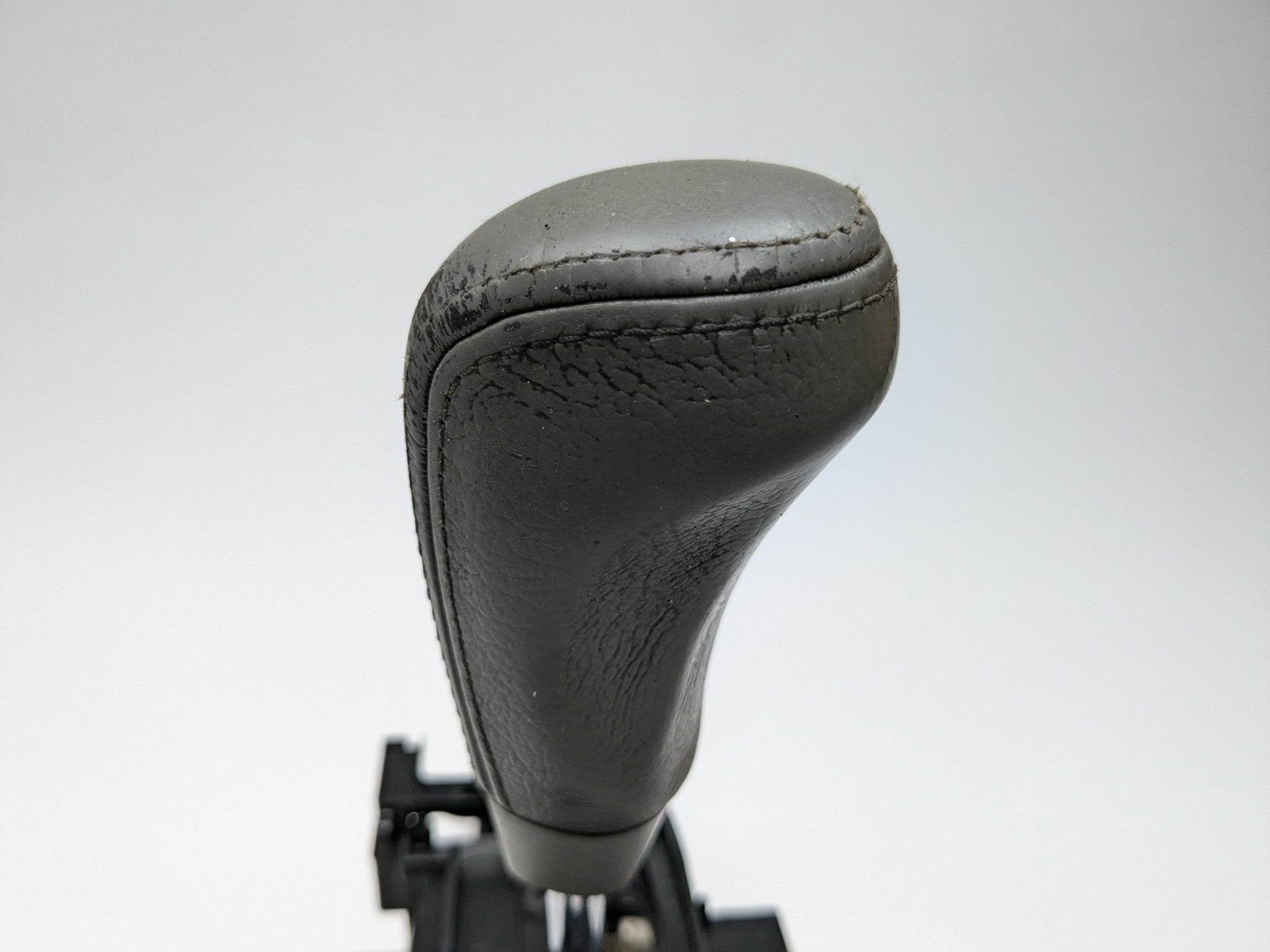 2005 - 2007 OEM NISSAN ARMADA AUTOMATIC FLOOR GEAR SHIFTER ASSEMBLY