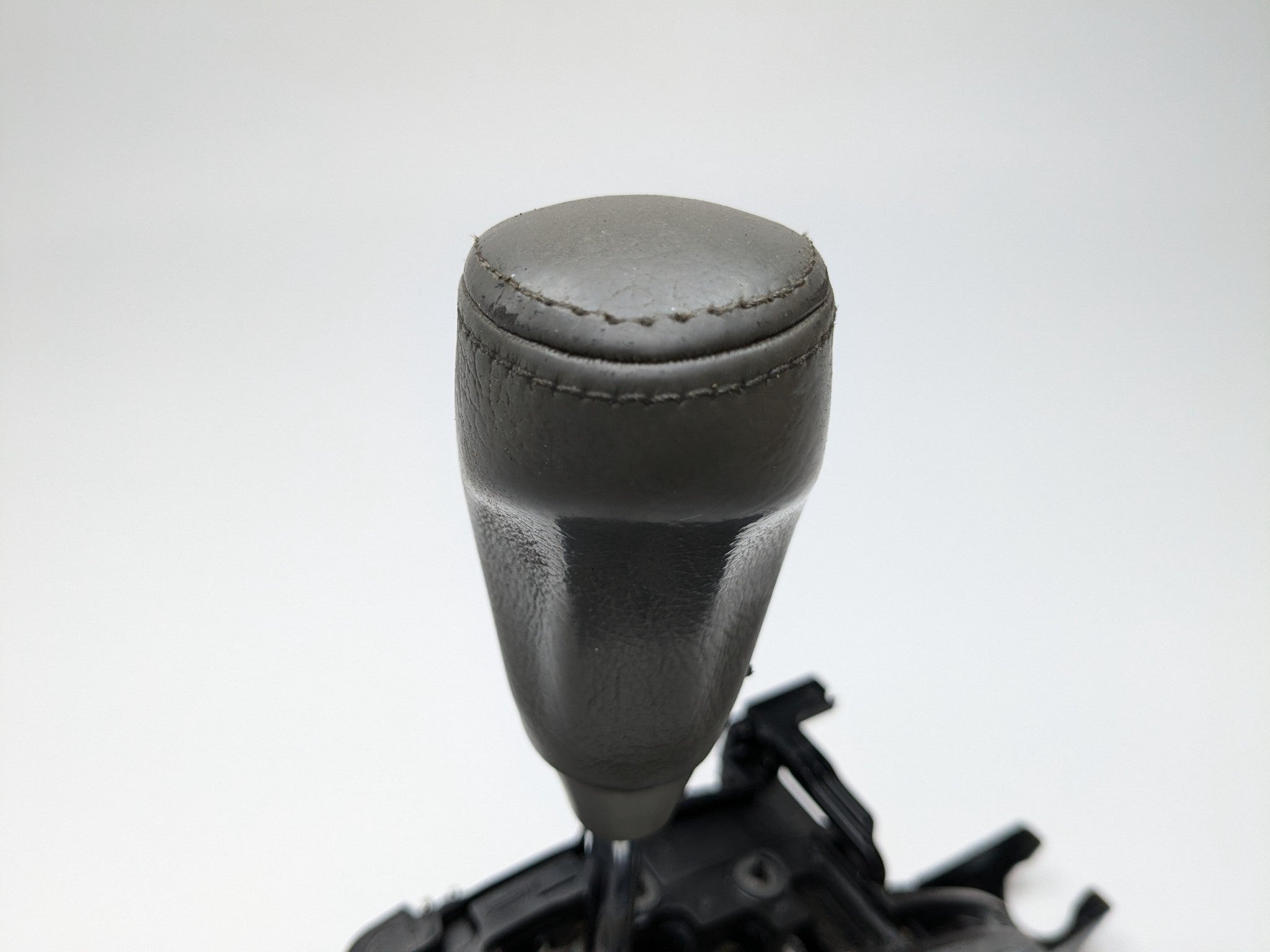 2005 - 2007 OEM NISSAN ARMADA AUTOMATIC FLOOR GEAR SHIFTER ASSEMBLY