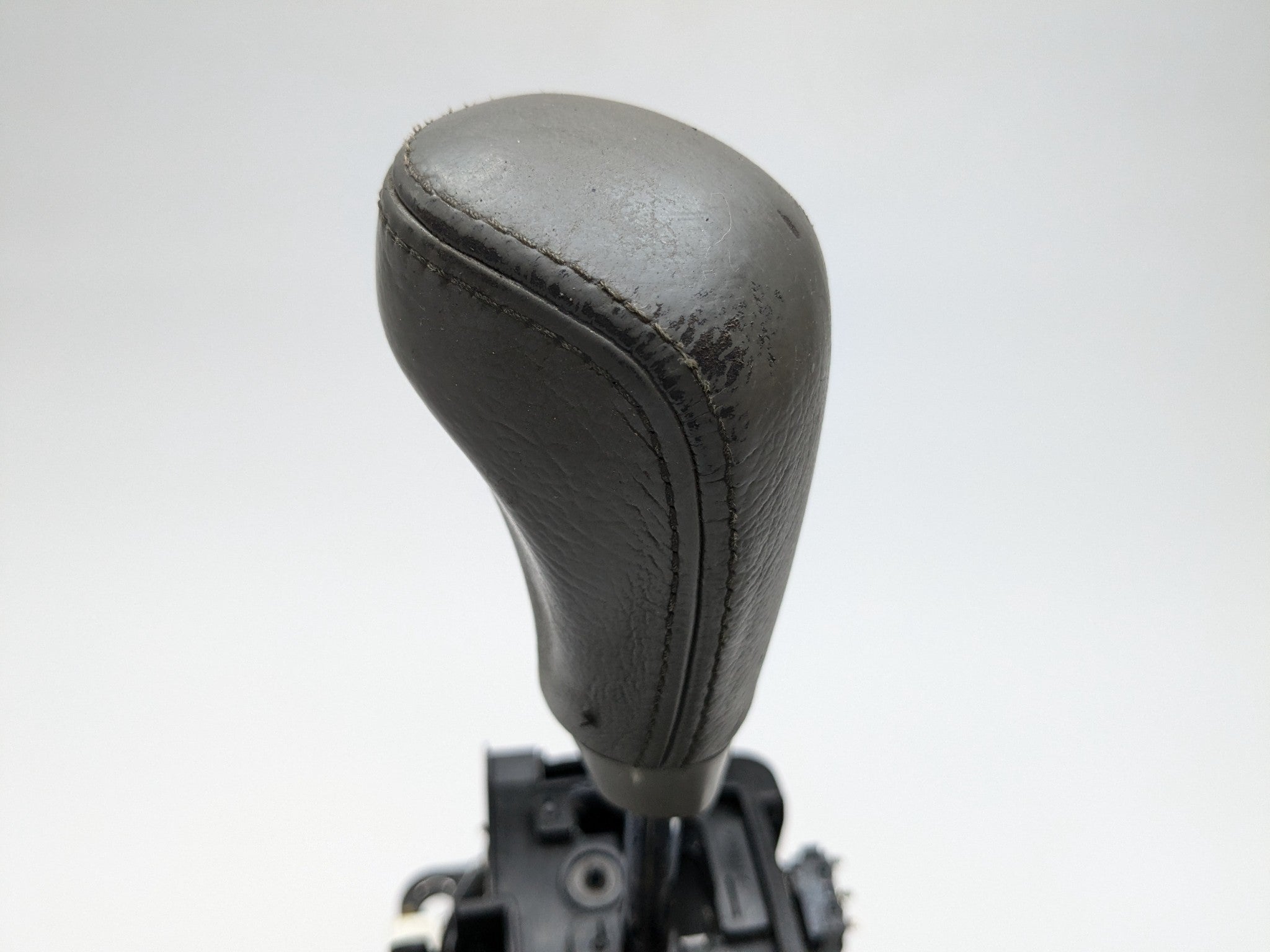 2005 - 2007 OEM NISSAN ARMADA AUTOMATIC FLOOR GEAR SHIFTER ASSEMBLY