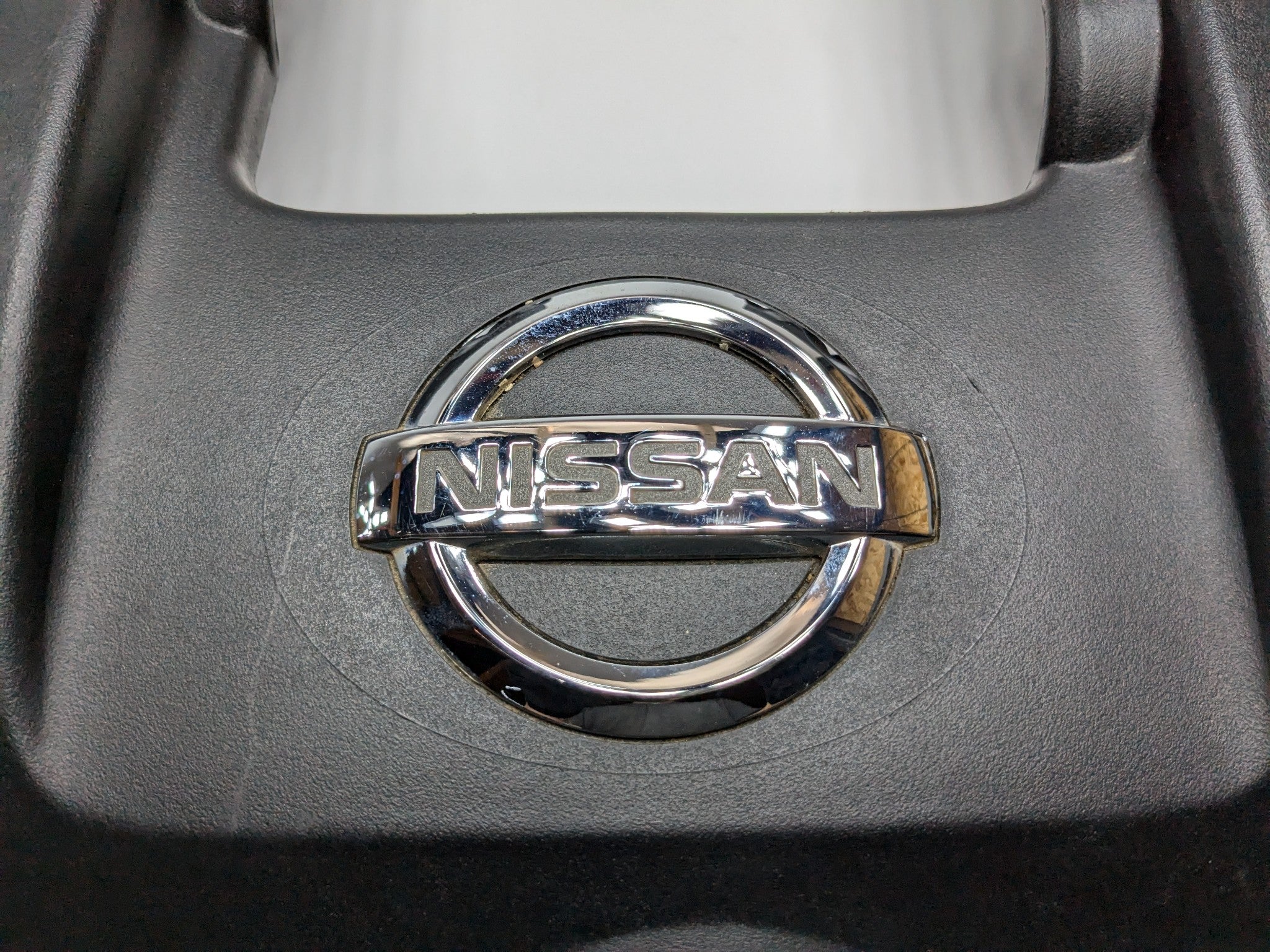 2005 - 2007 OEM NISSAN ARMADA ENGINE COVER 5.6L BLACK