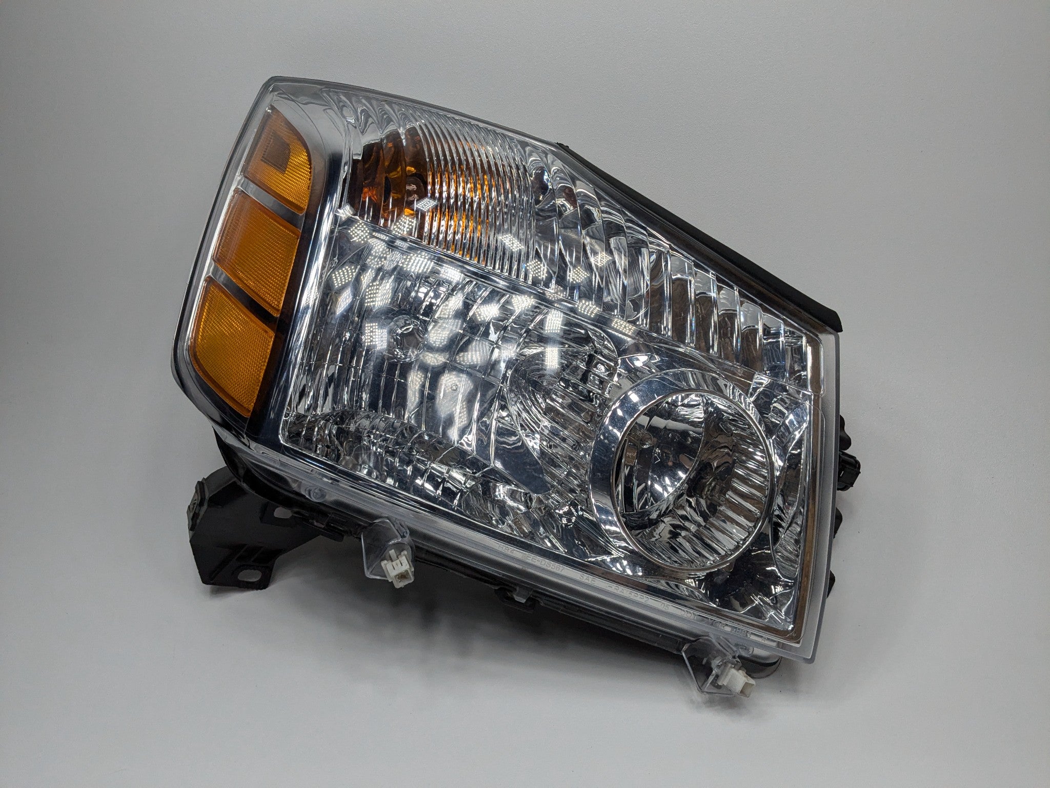 2005 - 2007 OEM NISSAN ARMADA FRONT RIGHT PASSENGER SIDE HEADLAMP ASSEMBLY
