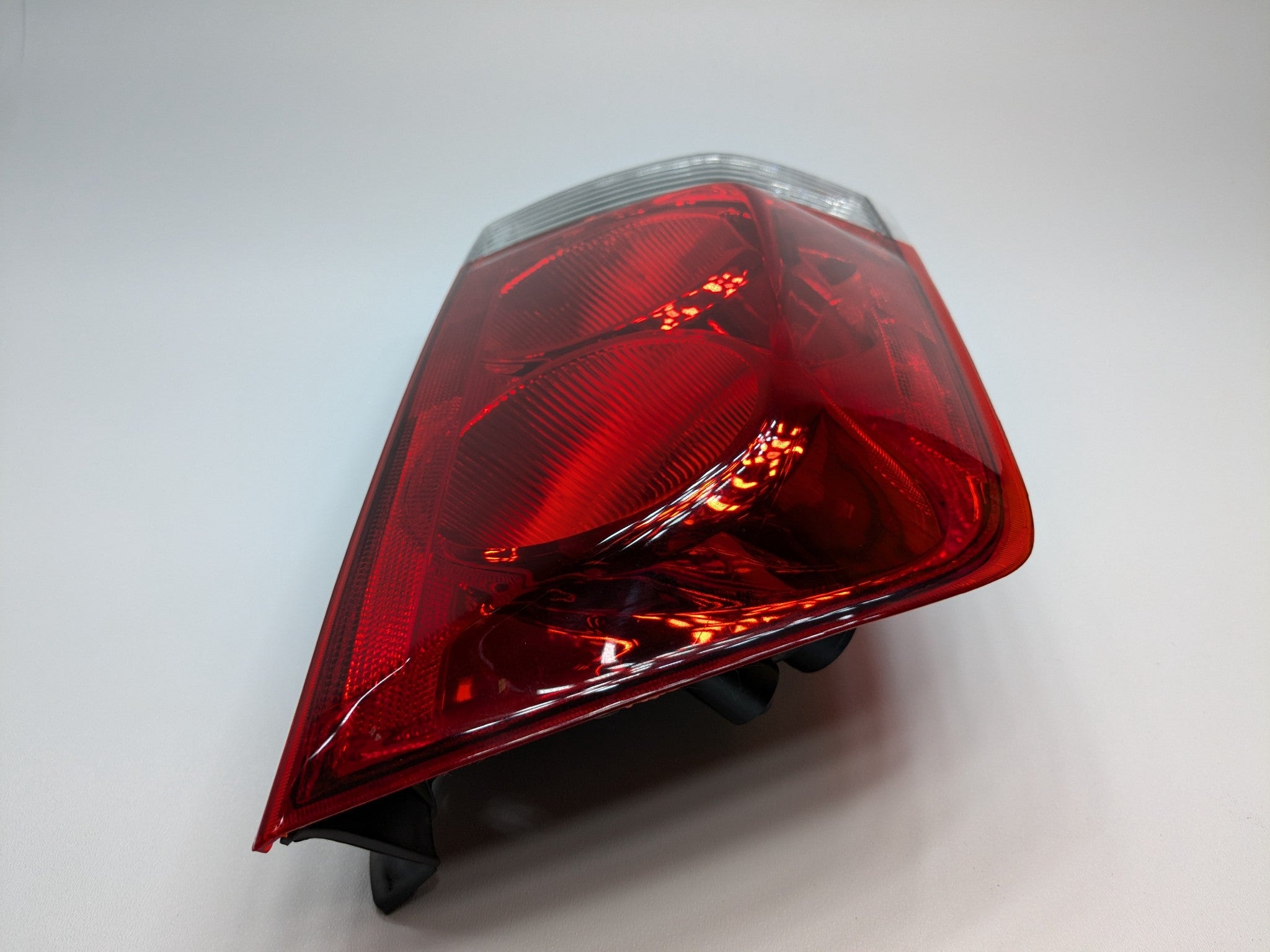 2005 - 2007 OEM NISSAN ARMADA REAR LEFT DRIVER SIDE OUTER TAIL LAMP ASSEMBLY