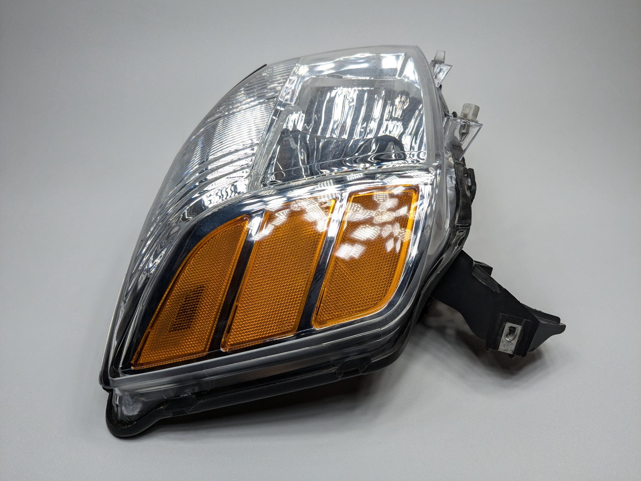 2005 - 2007 OEM NISSAN ARMADA FRONT RIGHT PASSENGER SIDE HEADLAMP ASSEMBLY