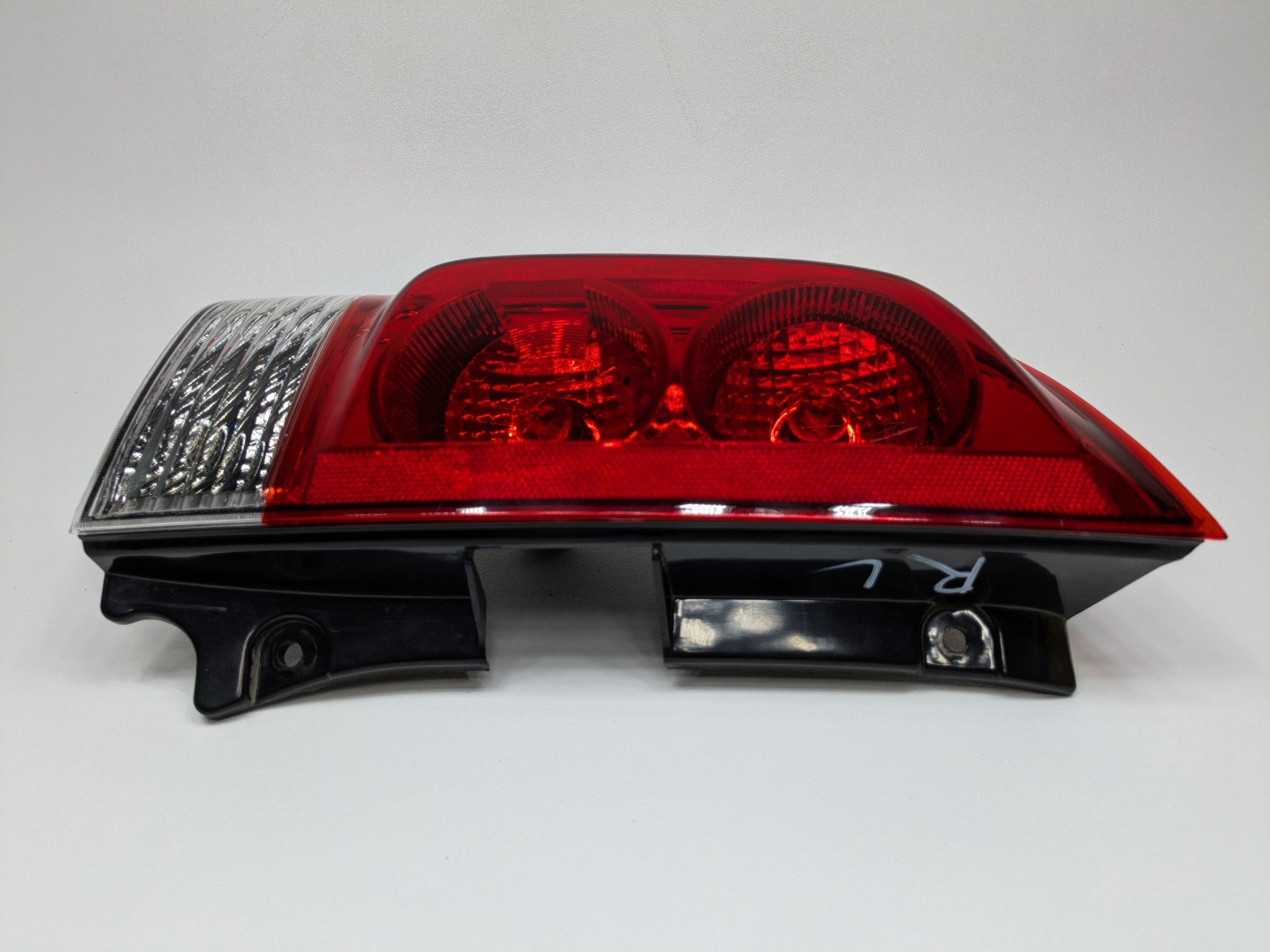 2005 - 2007 OEM NISSAN ARMADA REAR LEFT DRIVER SIDE OUTER TAIL LAMP ASSEMBLY