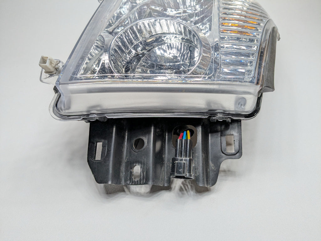 2005 - 2007 OEM NISSAN ARMADA FRONT RIGHT PASSENGER SIDE HEADLAMP ASSEMBLY