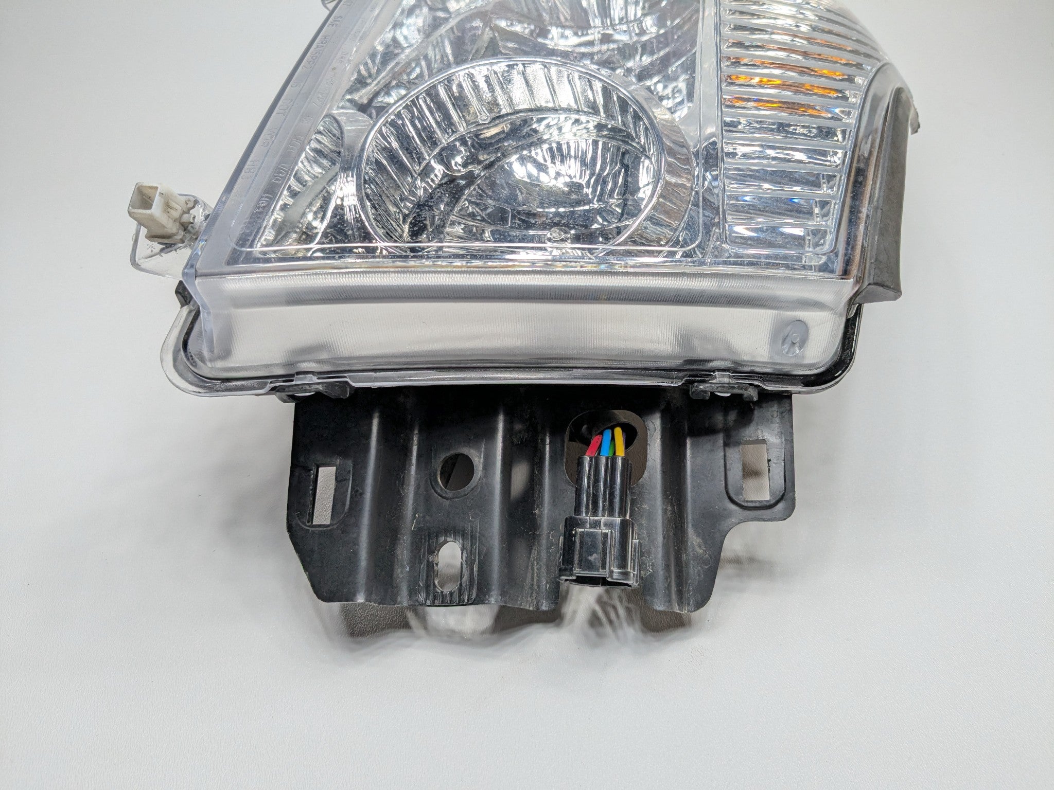2005 - 2007 OEM NISSAN ARMADA FRONT RIGHT PASSENGER SIDE HEADLAMP ASSEMBLY