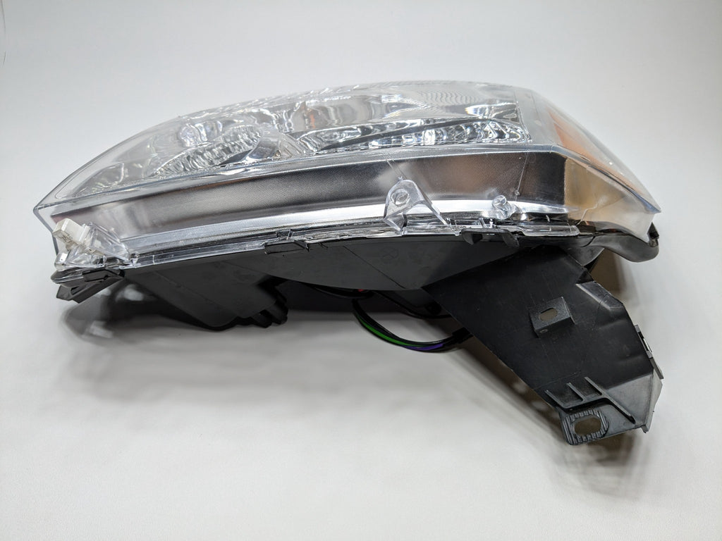 2005 - 2007 OEM NISSAN ARMADA FRONT LEFT DRIVER SIDE HEADLAMP ASSEMBLY