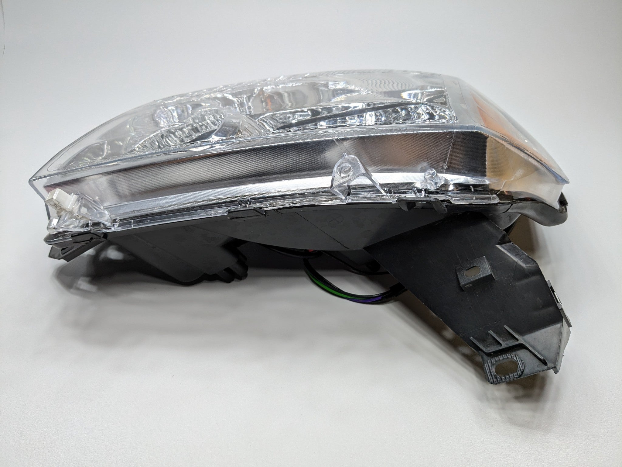 2005 - 2007 OEM NISSAN ARMADA FRONT LEFT DRIVER SIDE HEADLAMP ASSEMBLY