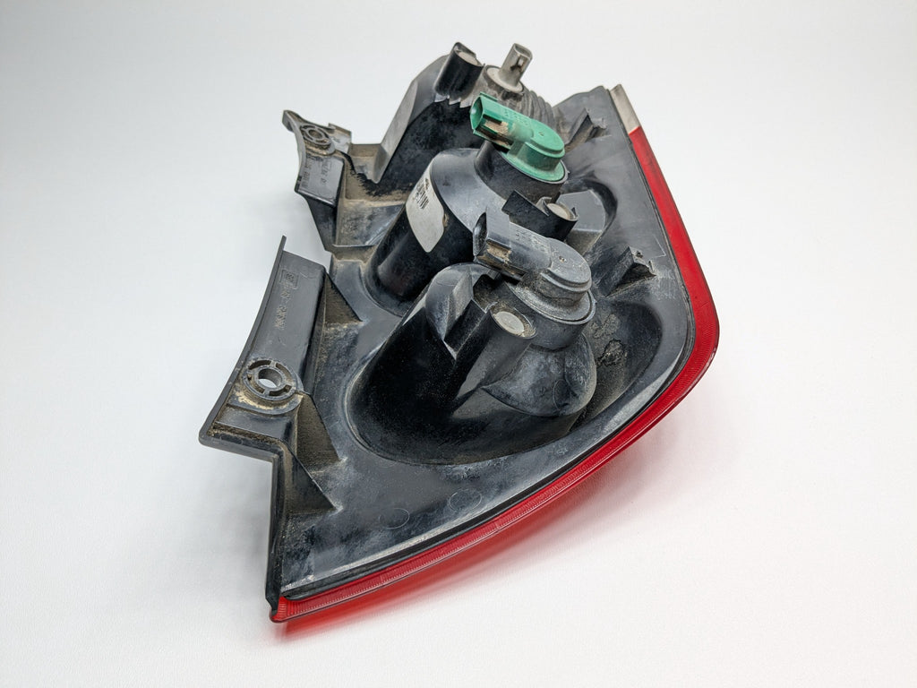 2005 - 2007 OEM NISSAN ARMADA REAR RIGHT PASSENGER SIDE OUTER TAIL LAMP ASSEMBLY