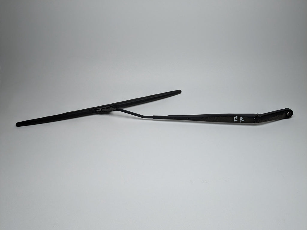 05 - 07 OEM NISSAN ARMADA FRONT RIGHT PASSENGER SIDE WINDSHIELD WASHER WIPER ARM
