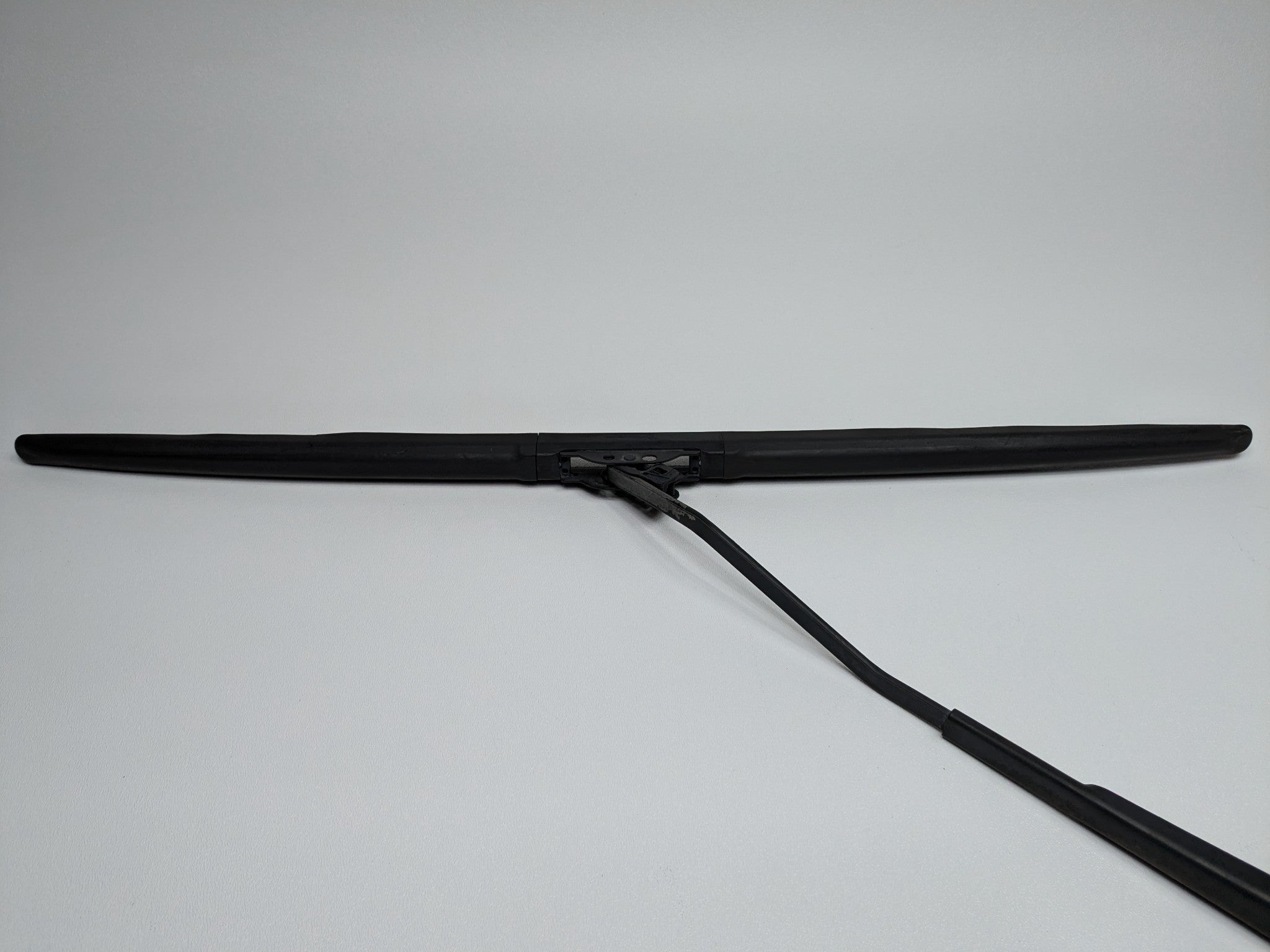 05 - 07 OEM NISSAN ARMADA FRONT RIGHT PASSENGER SIDE WINDSHIELD WASHER WIPER ARM