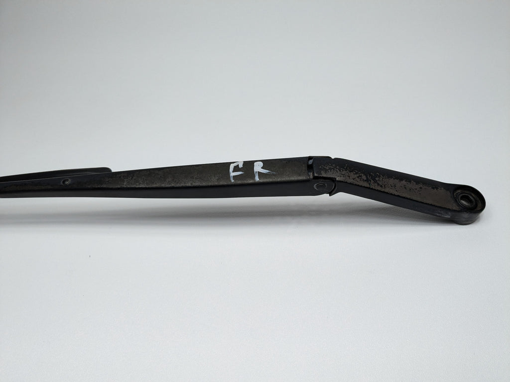 05 - 07 OEM NISSAN ARMADA FRONT RIGHT PASSENGER SIDE WINDSHIELD WASHER WIPER ARM