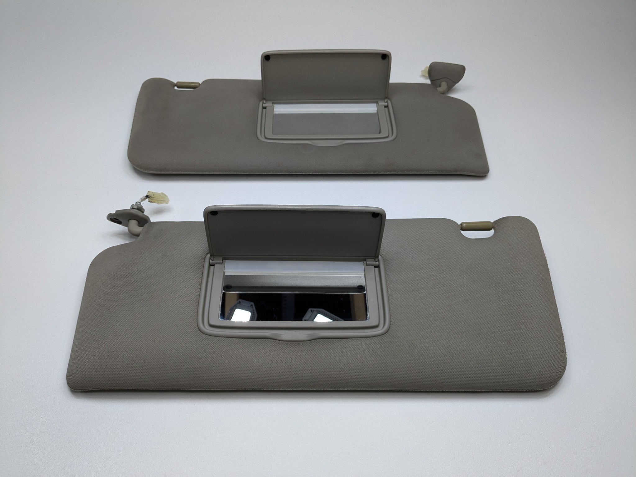 2005 - 2007 OEM NISSAN ARMADA FRONT LEFT AND RIGHT SIDE SUN VISOR SET GREY