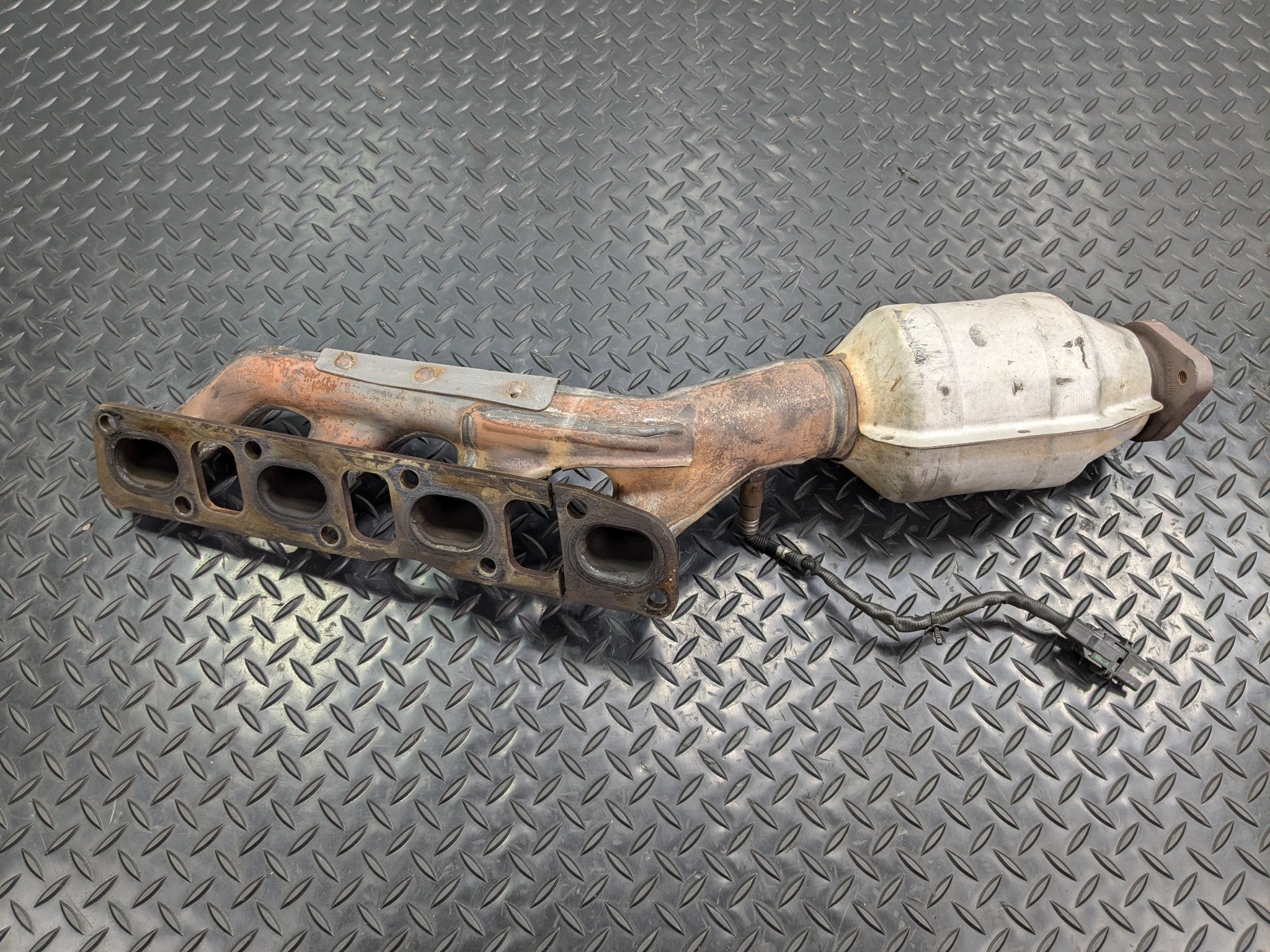2005 - 2007 OEM NISSAN ARMADA LEFT DRIVER SIDE EXHAUST MANIFOLD
