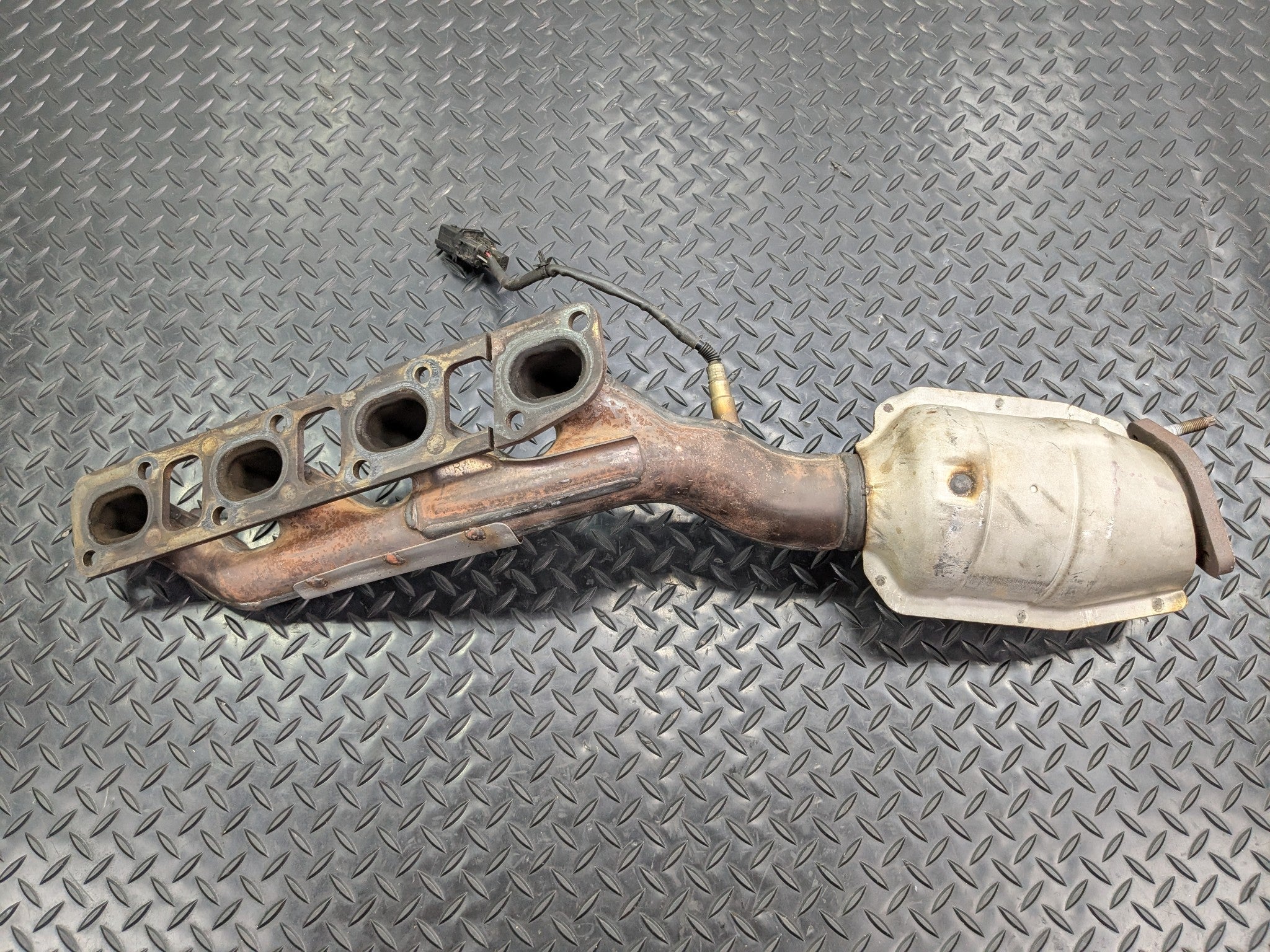 2005 - 2007 OEM NISSAN ARMADA RIGHT SIDE EXHAUST MANIFOLD DOWNPIPE