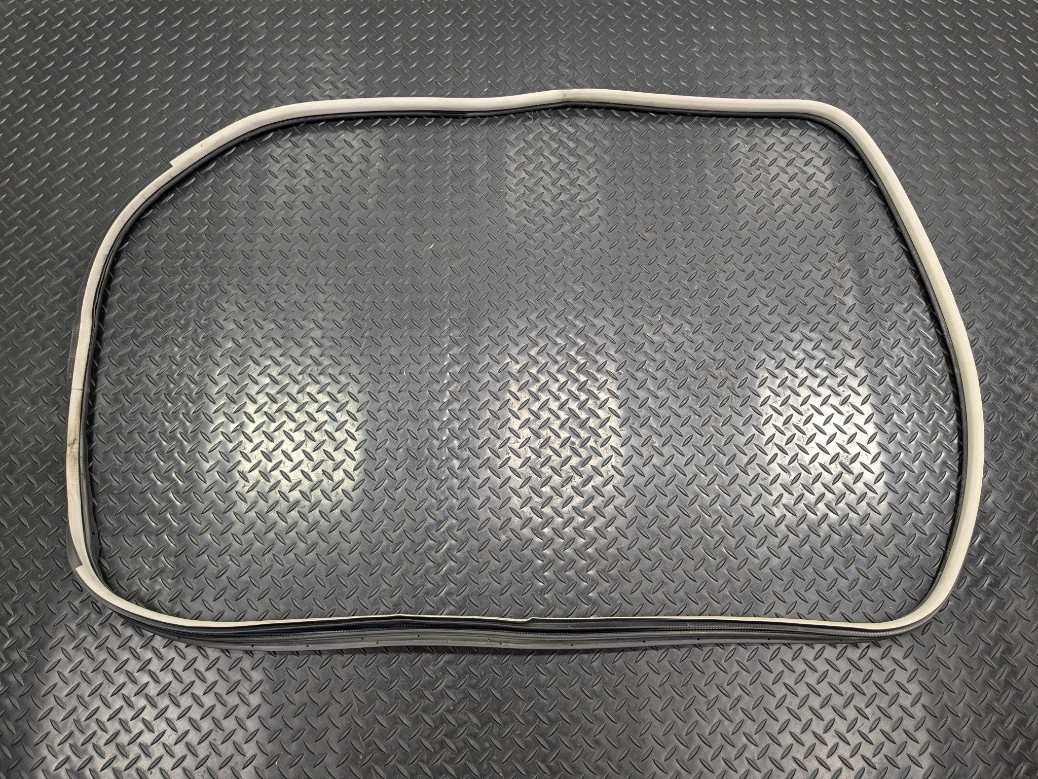 2005 - 2007 OEM NISSAN ARMADA REAR LEFT SIDE DOOR SEAL WEATHERSTRIP RUBBER