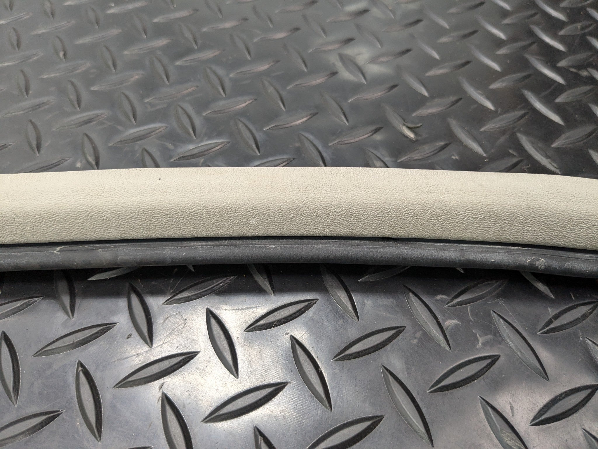 2005 - 2007 OEM NISSAN ARMADA REAR LEFT SIDE DOOR SEAL WEATHERSTRIP RUBBER