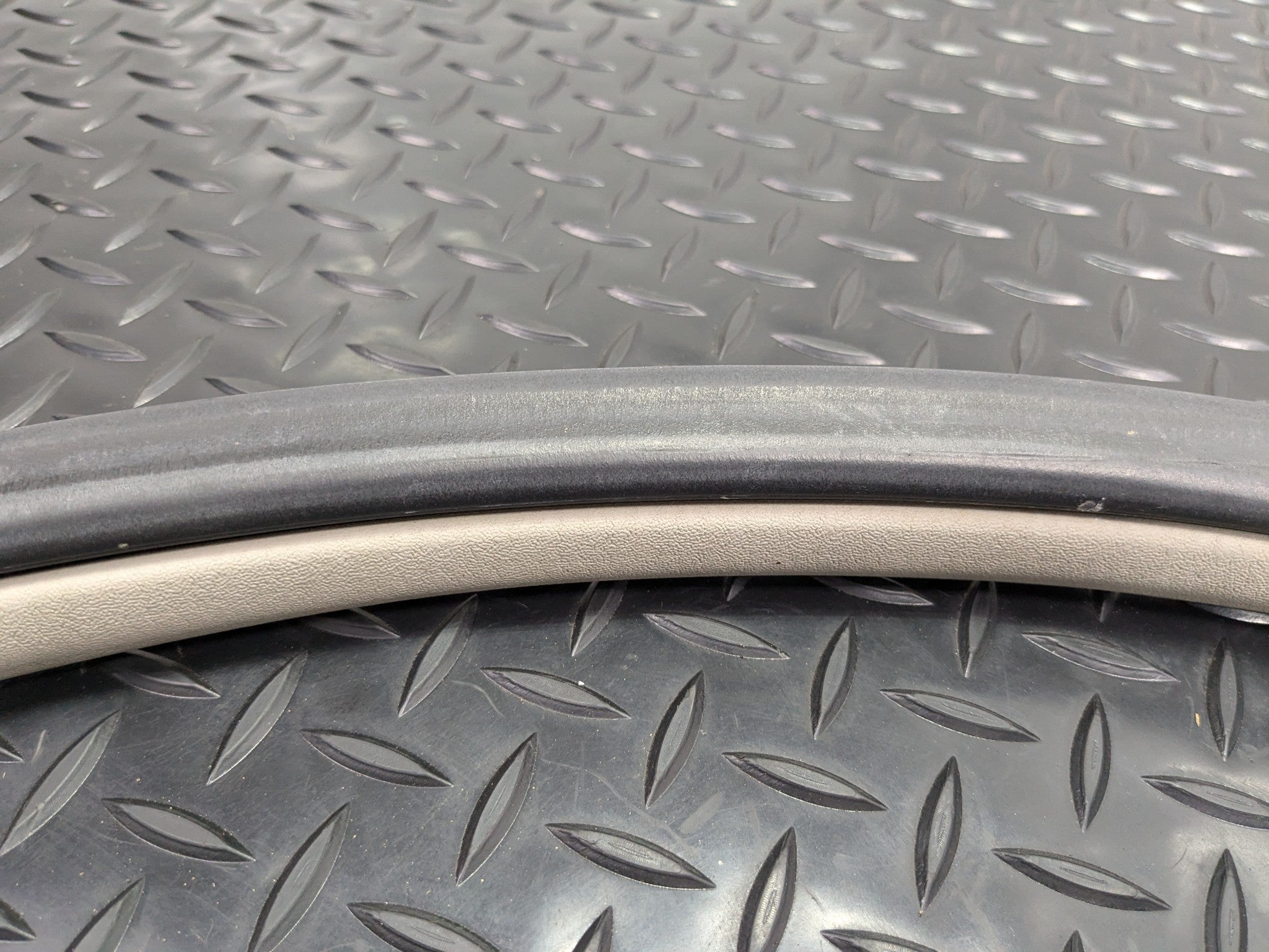 2005 - 2007 OEM NISSAN ARMADA REAR LEFT SIDE DOOR SEAL WEATHERSTRIP RUBBER