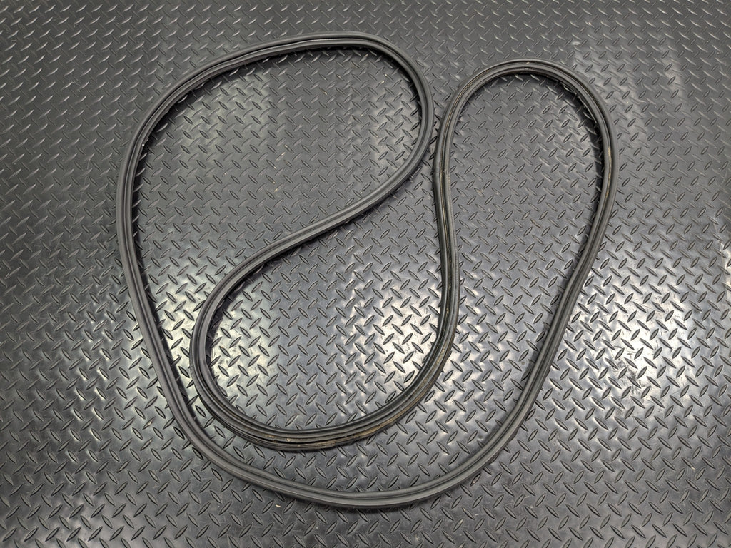 2005 - 2007 OEM NISSAN ARMADA TRUNK GLASS TAILGATE WEATHERSTRIP SEAL