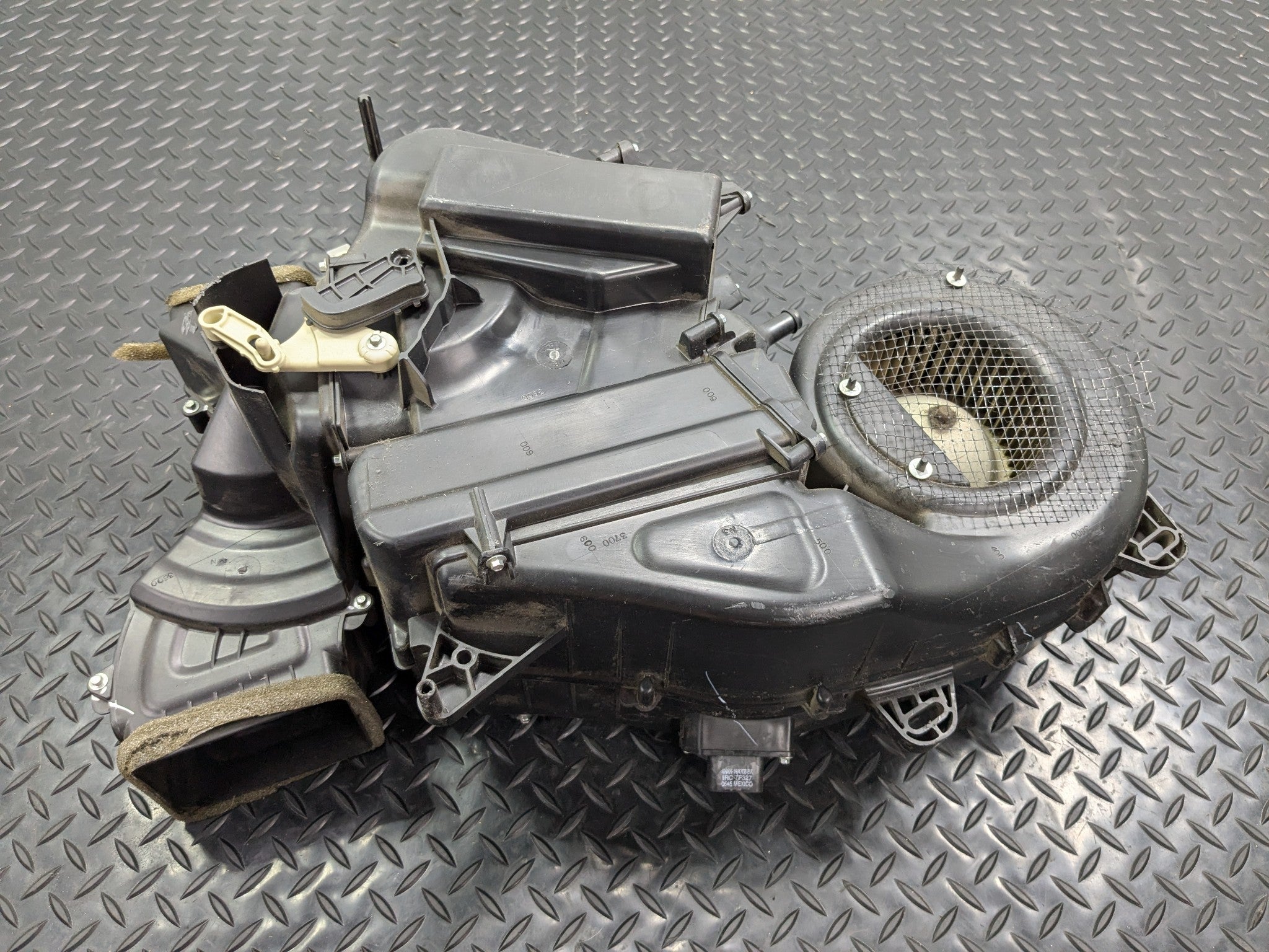 2005 - 2007 OEM NISSAN ARMADA REAR A/C HEATER EVAPORATOR ASSEMBLY