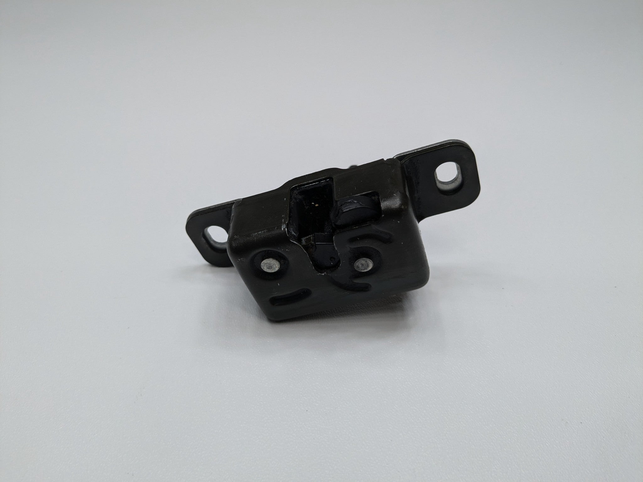 2005 - 2007 OEM NISSAN ARMADA REAR LIFTGATE HATCH GLASS LOCK LATCH
