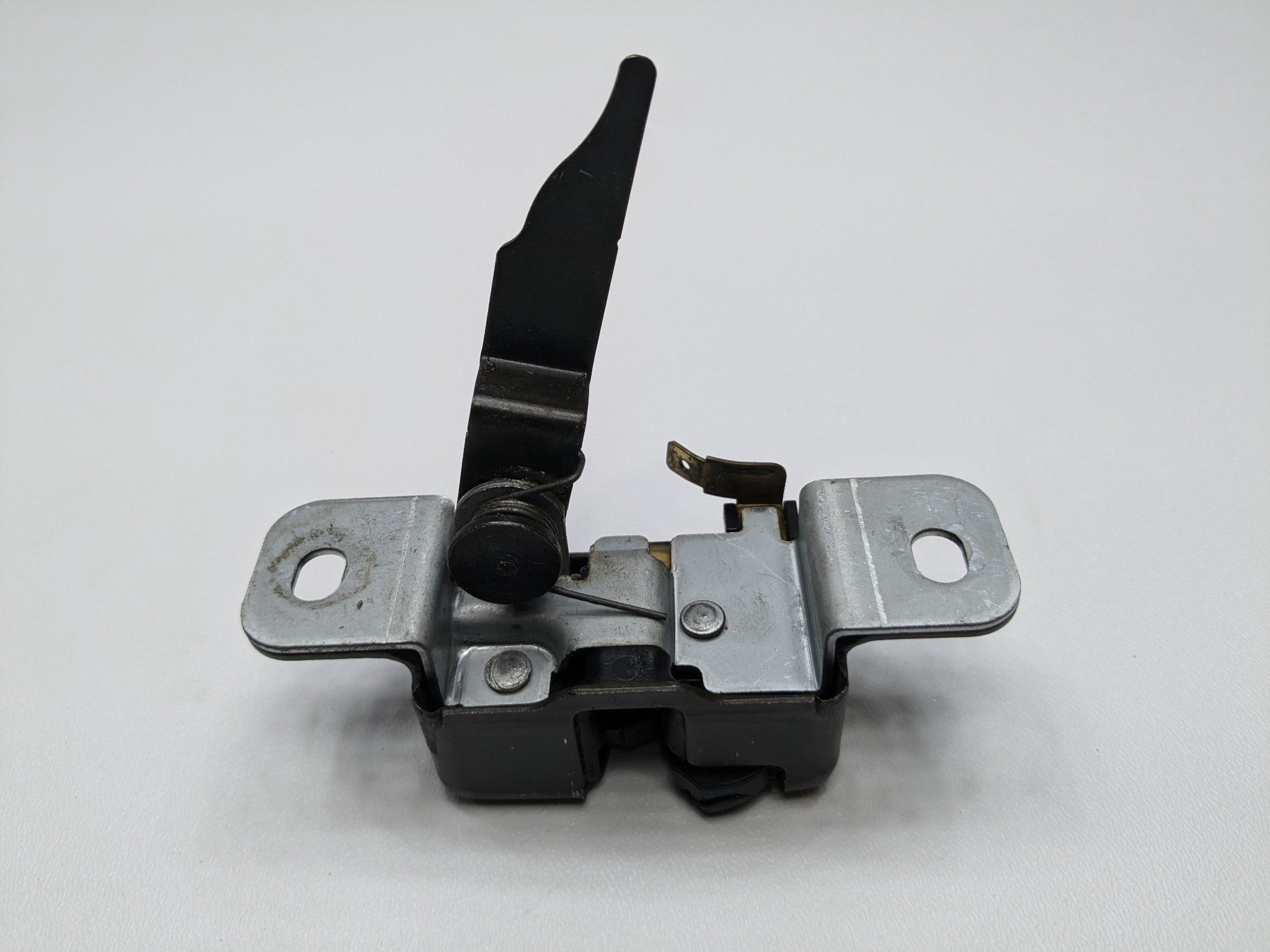2005 - 2007 OEM NISSAN ARMADA REAR LIFTGATE HATCH GLASS LOCK LATCH