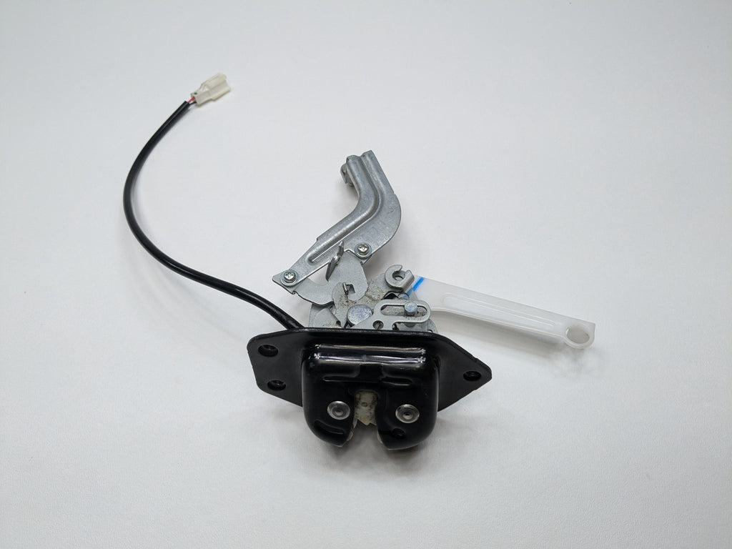 05 - 07 OEM NISSAN ARMADA REAR TRUNK LID LIFTGATE LOCK LATCH ACTUATOR W/O MOTOR