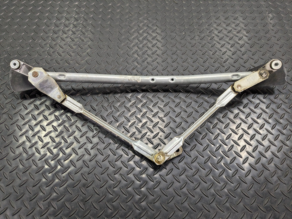 2005 - 2007 OEM NISSAN ARMADA FRONT WINDSHIELD WIPER TRANSMISSION LINKAGE