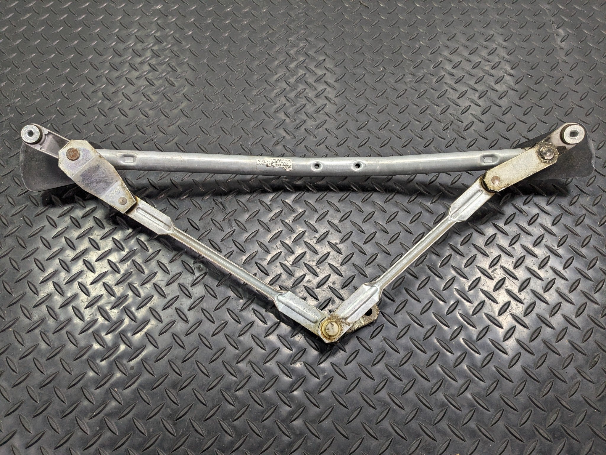 2005 - 2007 OEM NISSAN ARMADA FRONT WINDSHIELD WIPER TRANSMISSION LINKAGE