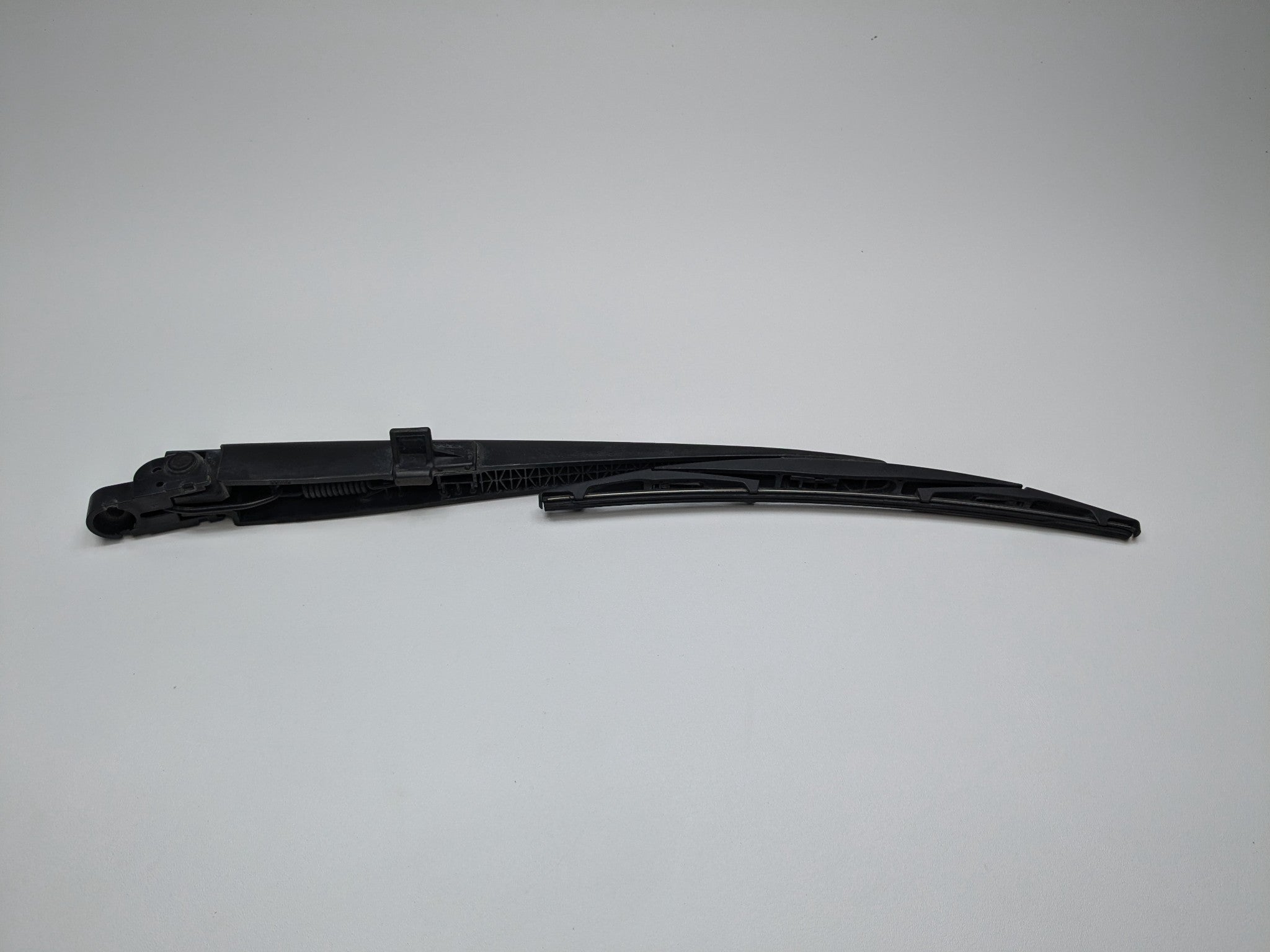 2005 - 2007 OEM NISSAN ARMADA REAR TAILGATE TRUNK LID WINDSHIELD WIPER ARM