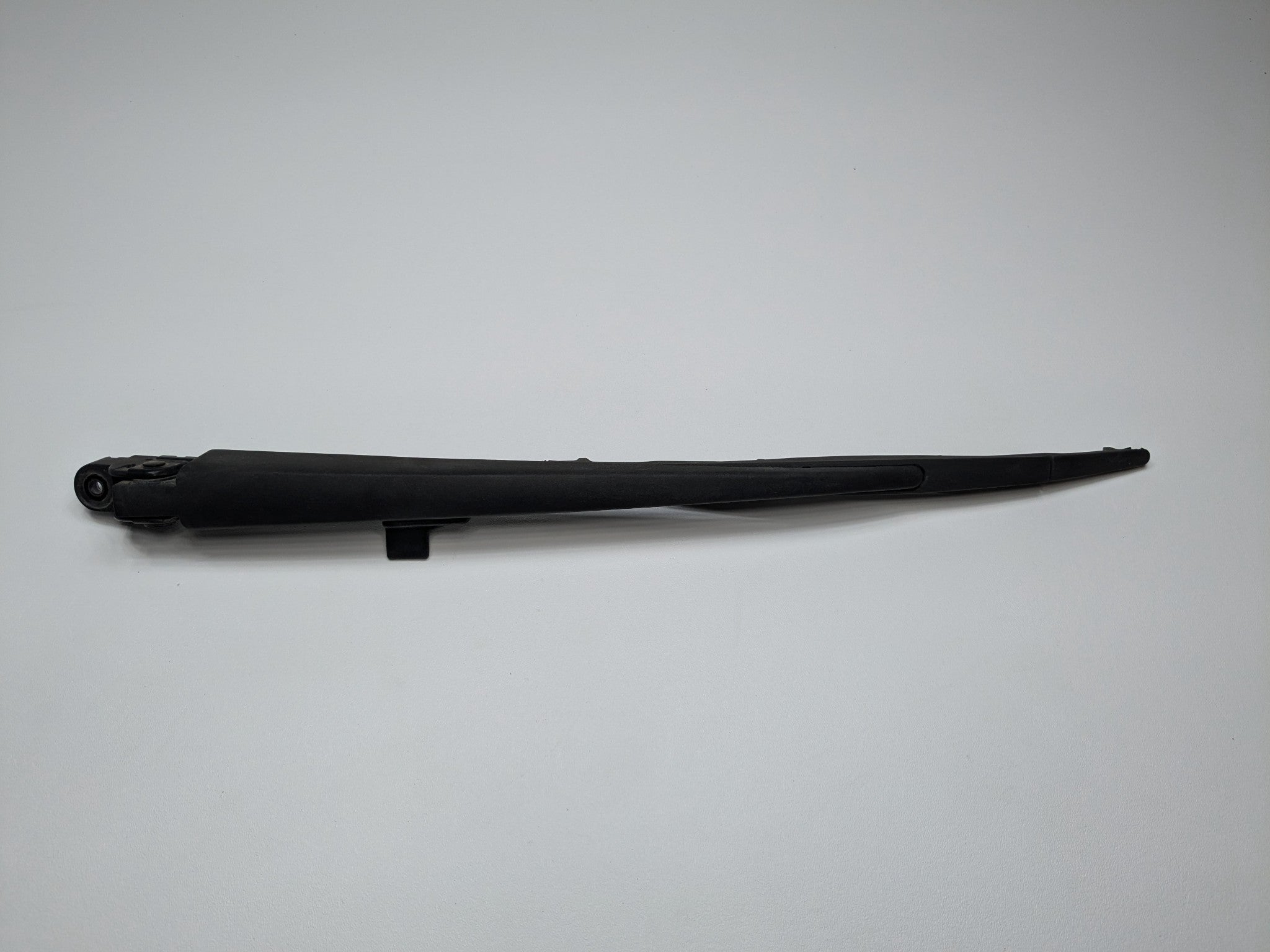 2005 - 2007 OEM NISSAN ARMADA REAR TAILGATE TRUNK LID WINDSHIELD WIPER ARM