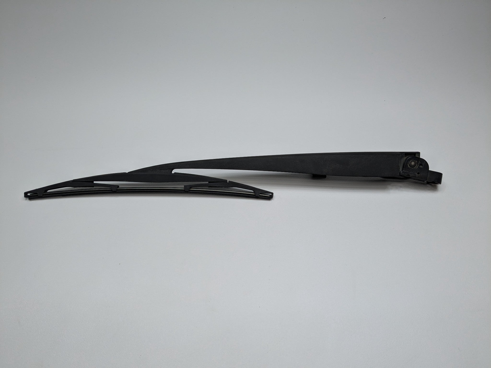 2005 - 2007 OEM NISSAN ARMADA REAR TAILGATE TRUNK LID WINDSHIELD WIPER ARM