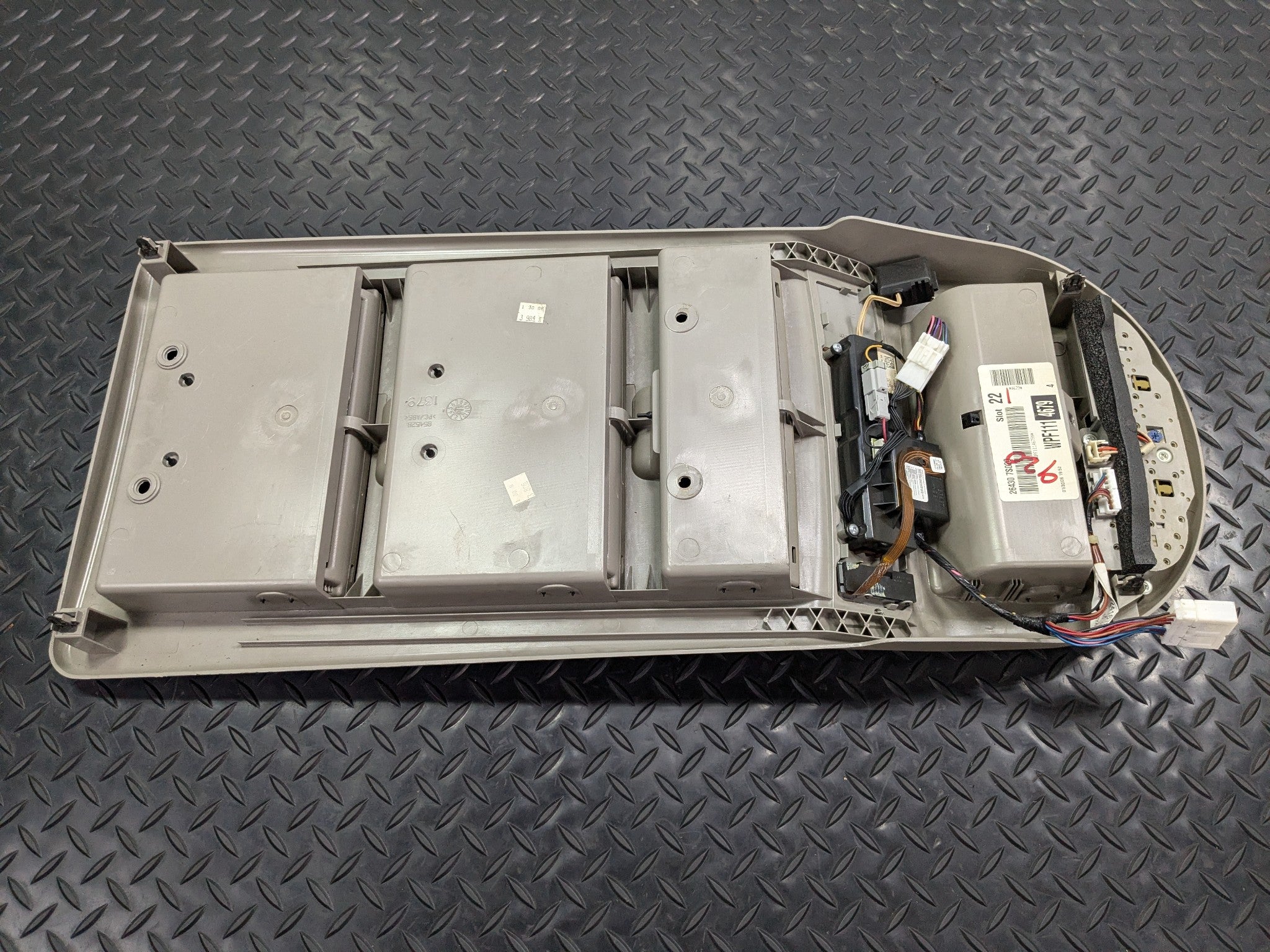 2005 - 2007 OEM NISSAN ARMADA FRONT ROOF OVERHEAD CONSOLE DOME LIGHT STORAGE